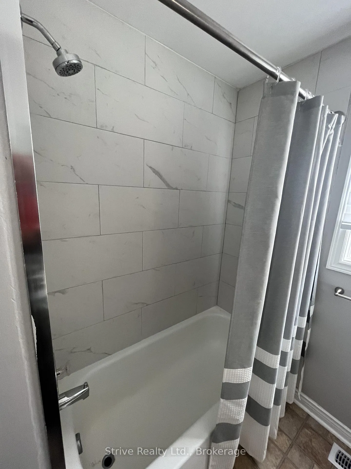 Photo 7 of 1013 Attersley Drive, Oshawa, Pinecrest — HOMEH