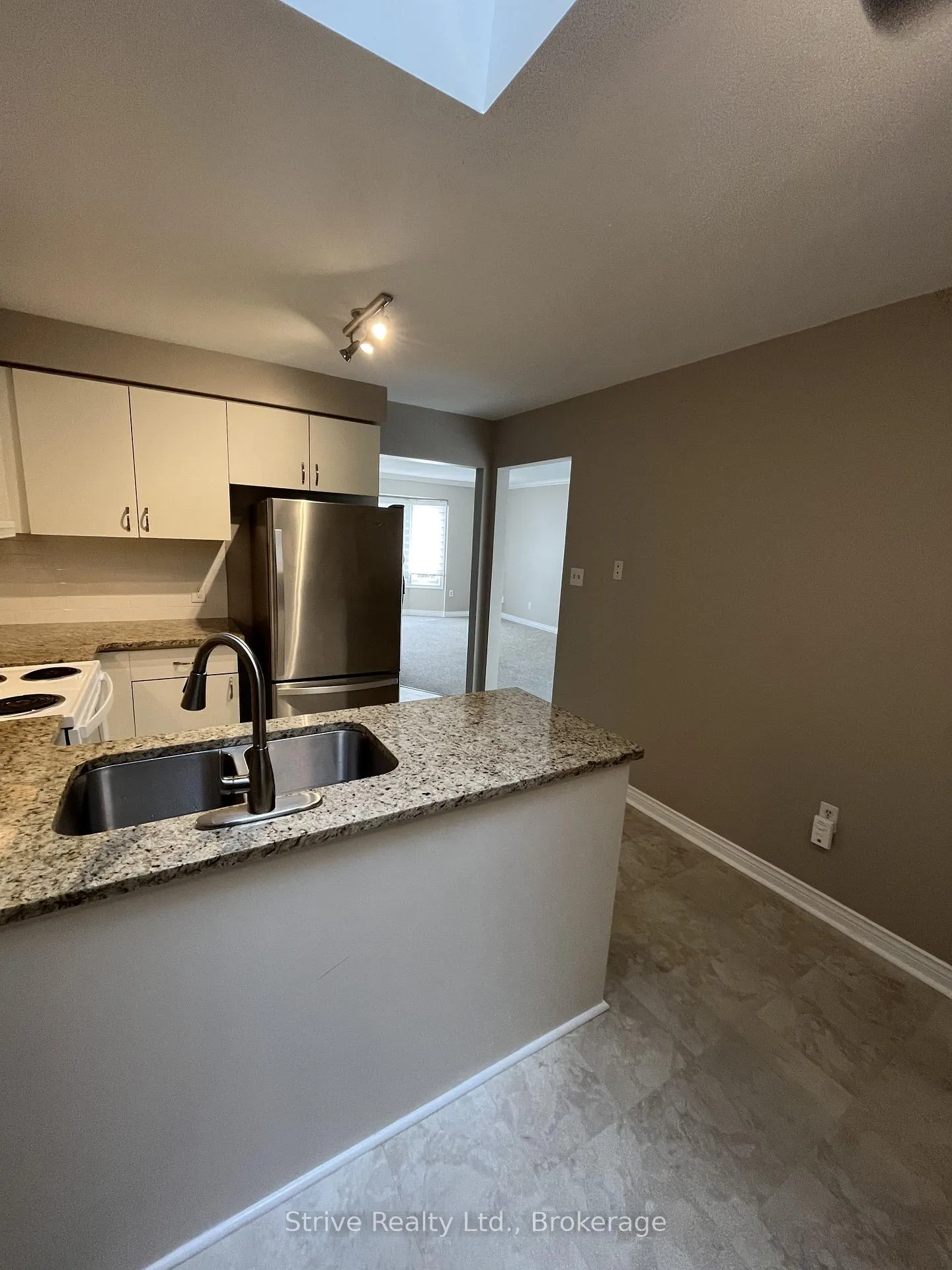 Photo 10 of 1013 Attersley Drive, Oshawa, Pinecrest — HOMEH