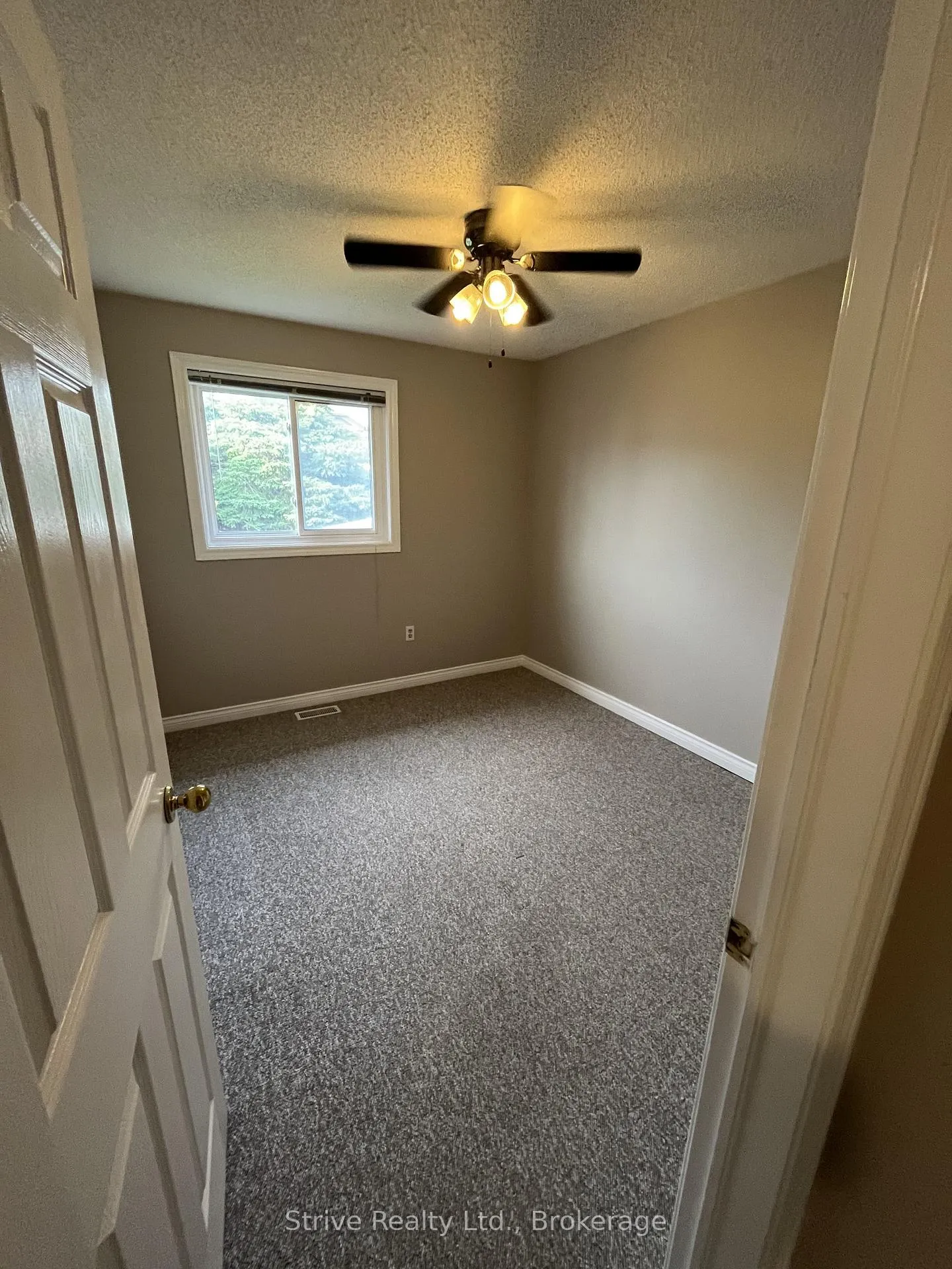 Photo 13 of 1013 Attersley Drive, Oshawa, Pinecrest — HOMEH