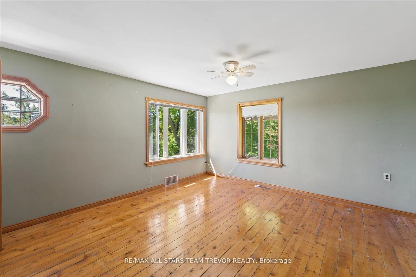 Photo 12 of 406 Mount Pleasant Trail, Georgina, Belhaven — HOMEH