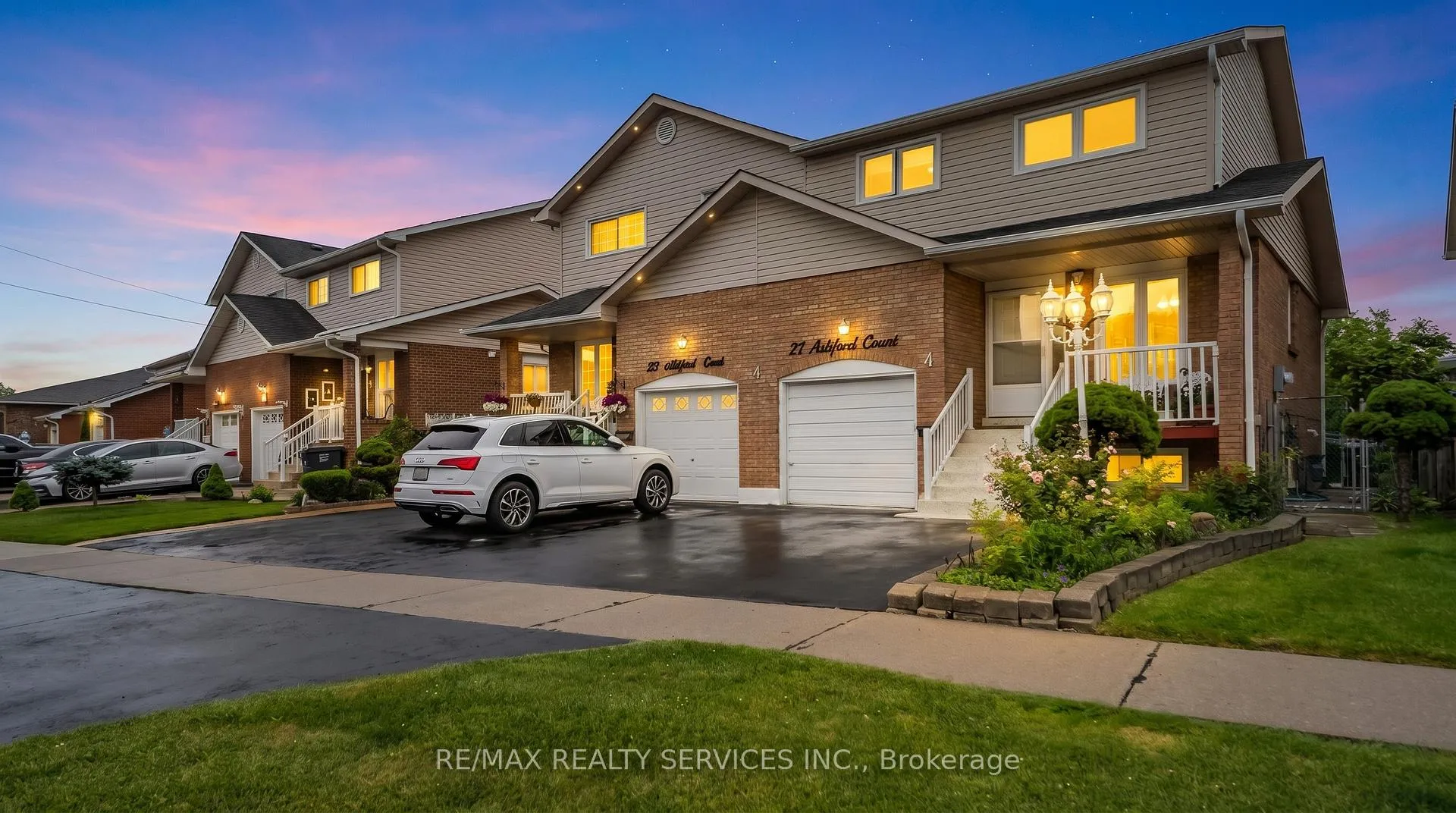Photo 4 of 27 Ashford Court, Brampton, Brampton North — HOMEH