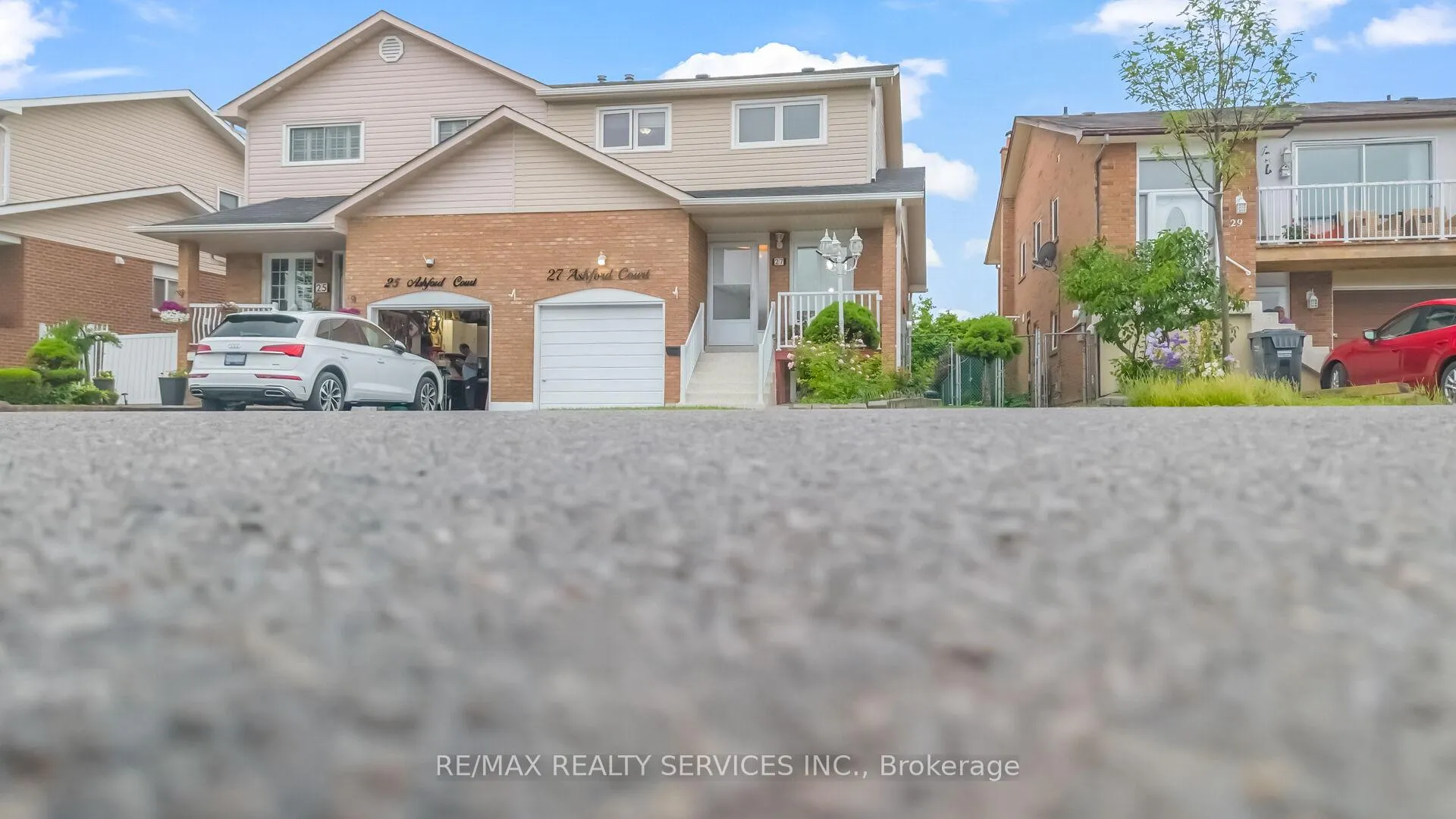Photo 5 of 27 Ashford Court, Brampton, Brampton North — HOMEH