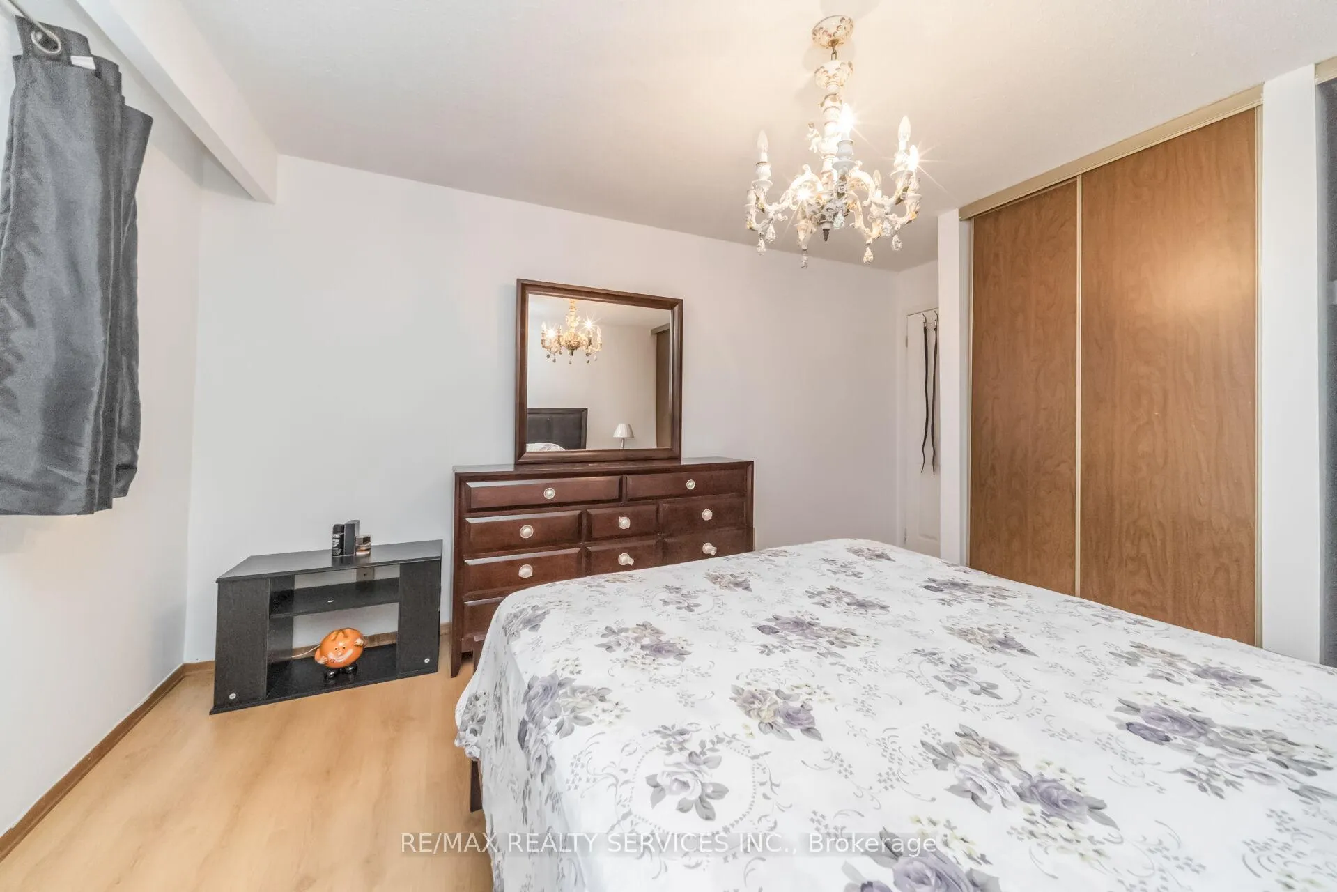 Photo 32 of 27 Ashford Court, Brampton, Brampton North — HOMEH