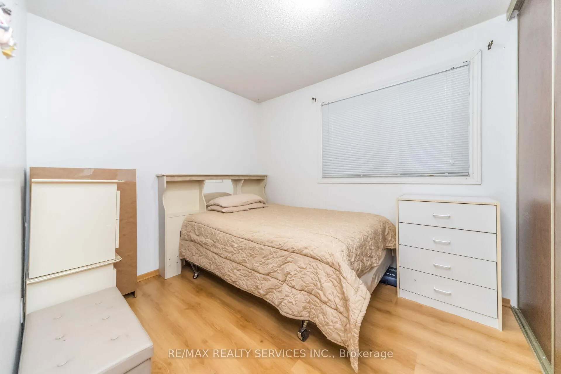 Photo 33 of 27 Ashford Court, Brampton, Brampton North — HOMEH