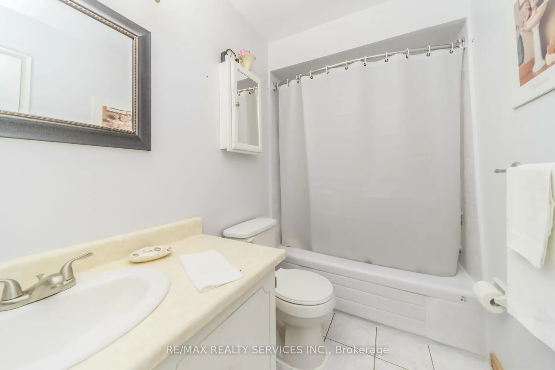 Photo 35 of 27 Ashford Court, Brampton, Brampton North — HOMEH