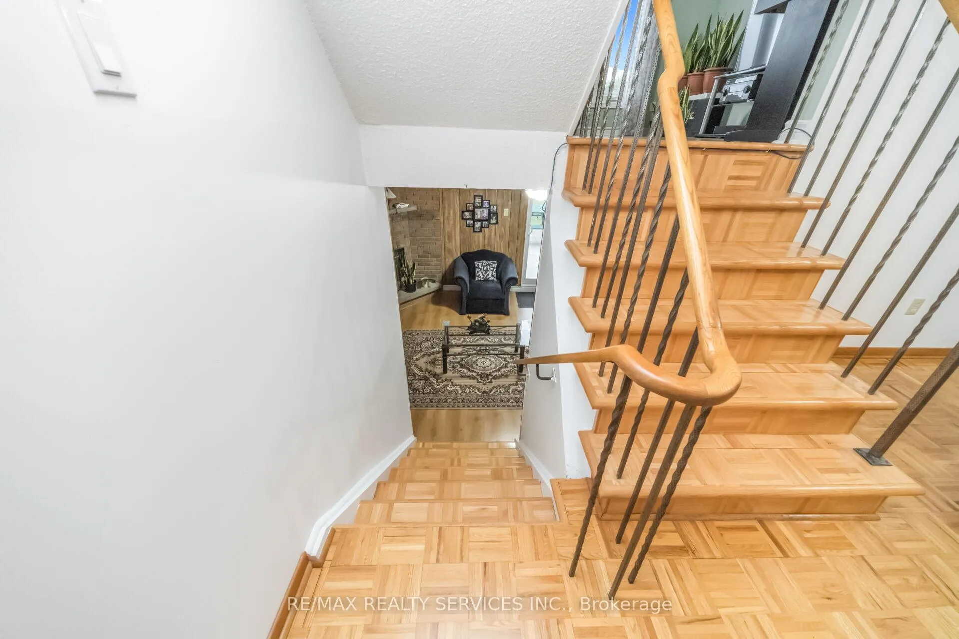 Photo 38 of 27 Ashford Court, Brampton, Brampton North — HOMEH