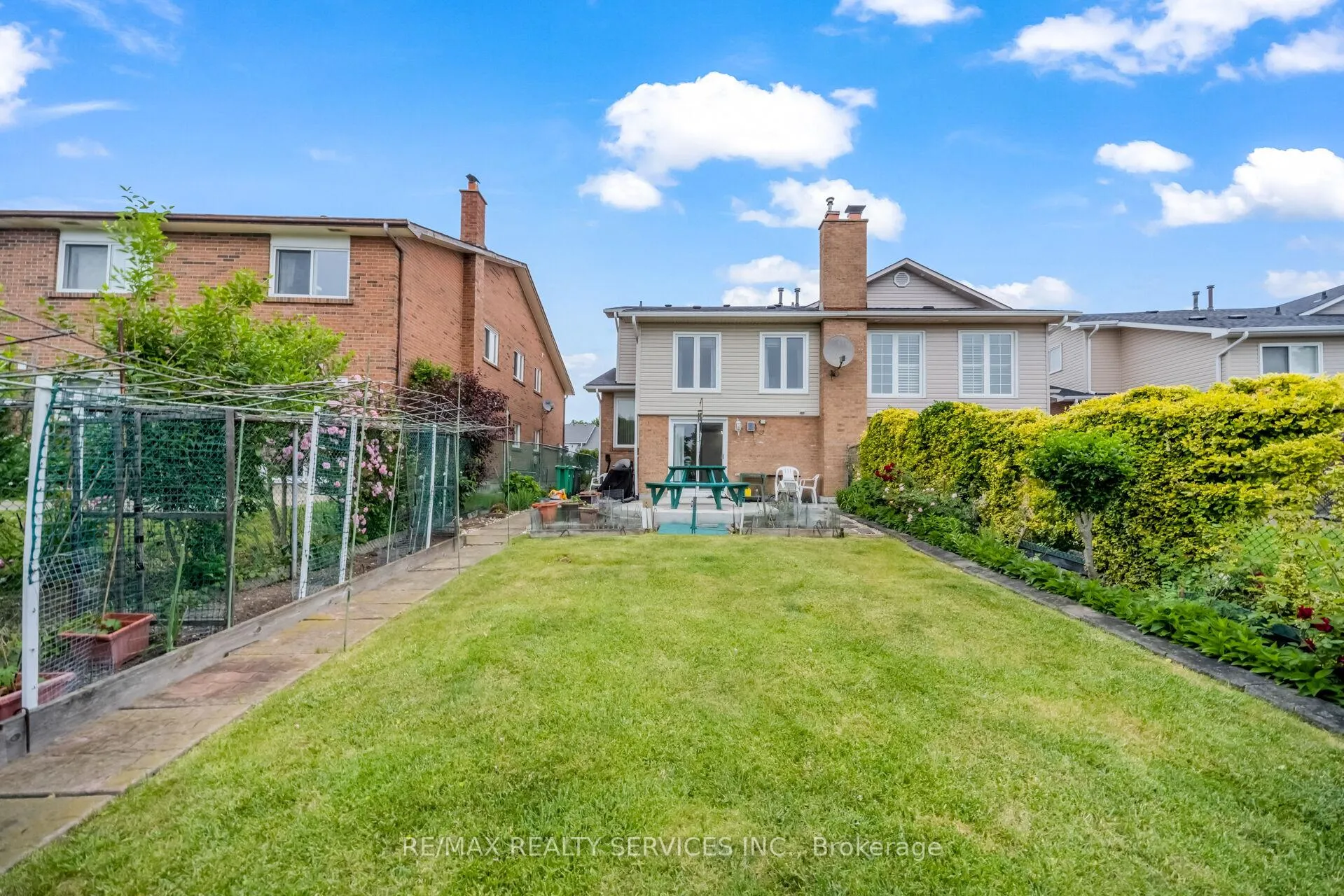 Photo 44 of 27 Ashford Court, Brampton, Brampton North — HOMEH