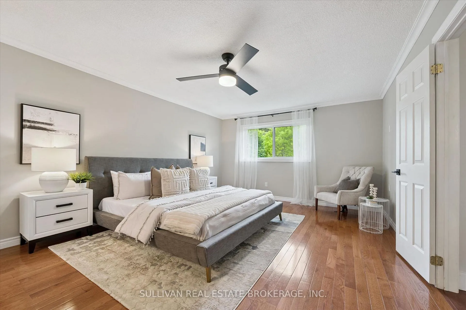 Photo 25 of 518 Grand Ridge Drive, Cambridge — HOMEH