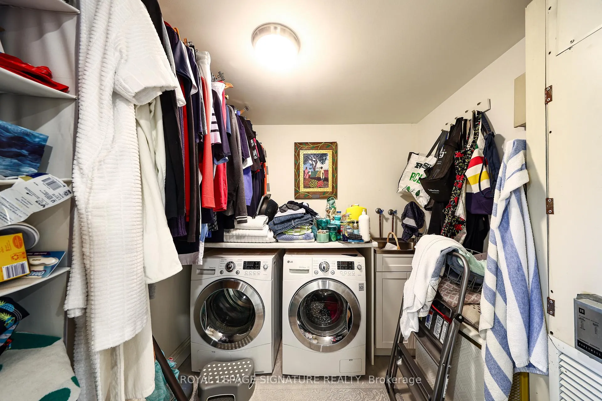 Photo 6 of Unit 907, 1300 Bloor Street, Mississauga, Applewood — HOMEH