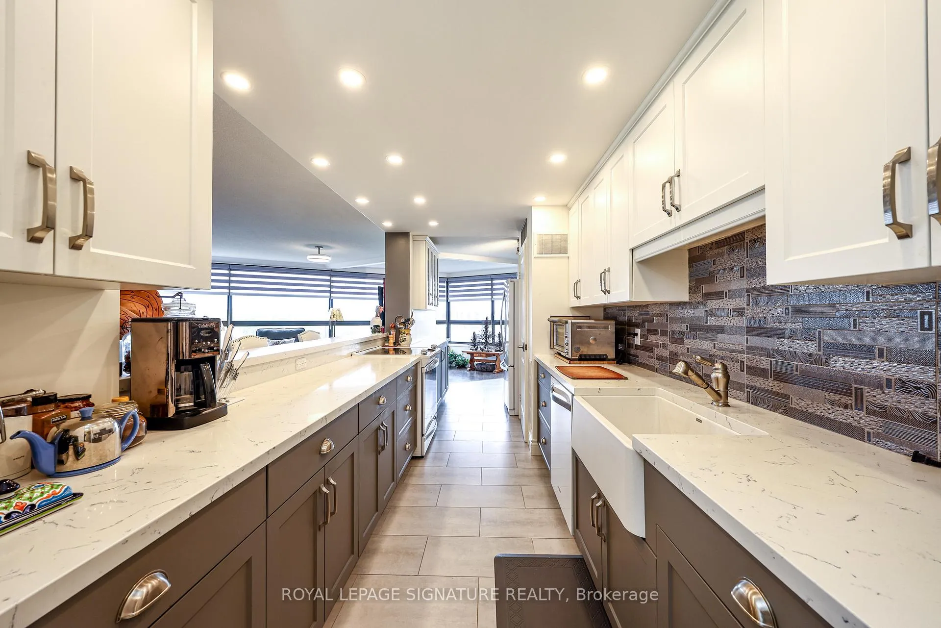 Photo 8 of Unit 907, 1300 Bloor Street, Mississauga, Applewood — HOMEH