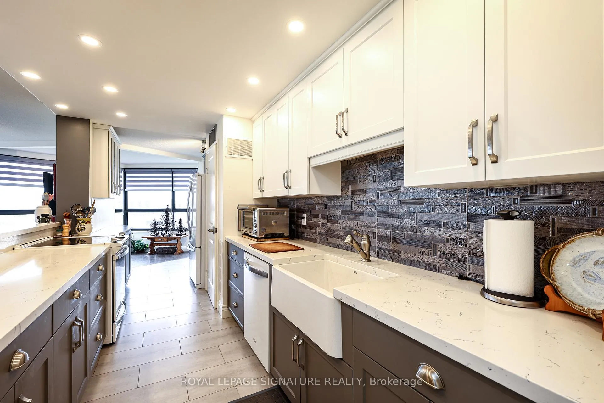 Photo 9 of Unit 907, 1300 Bloor Street, Mississauga, Applewood — HOMEH