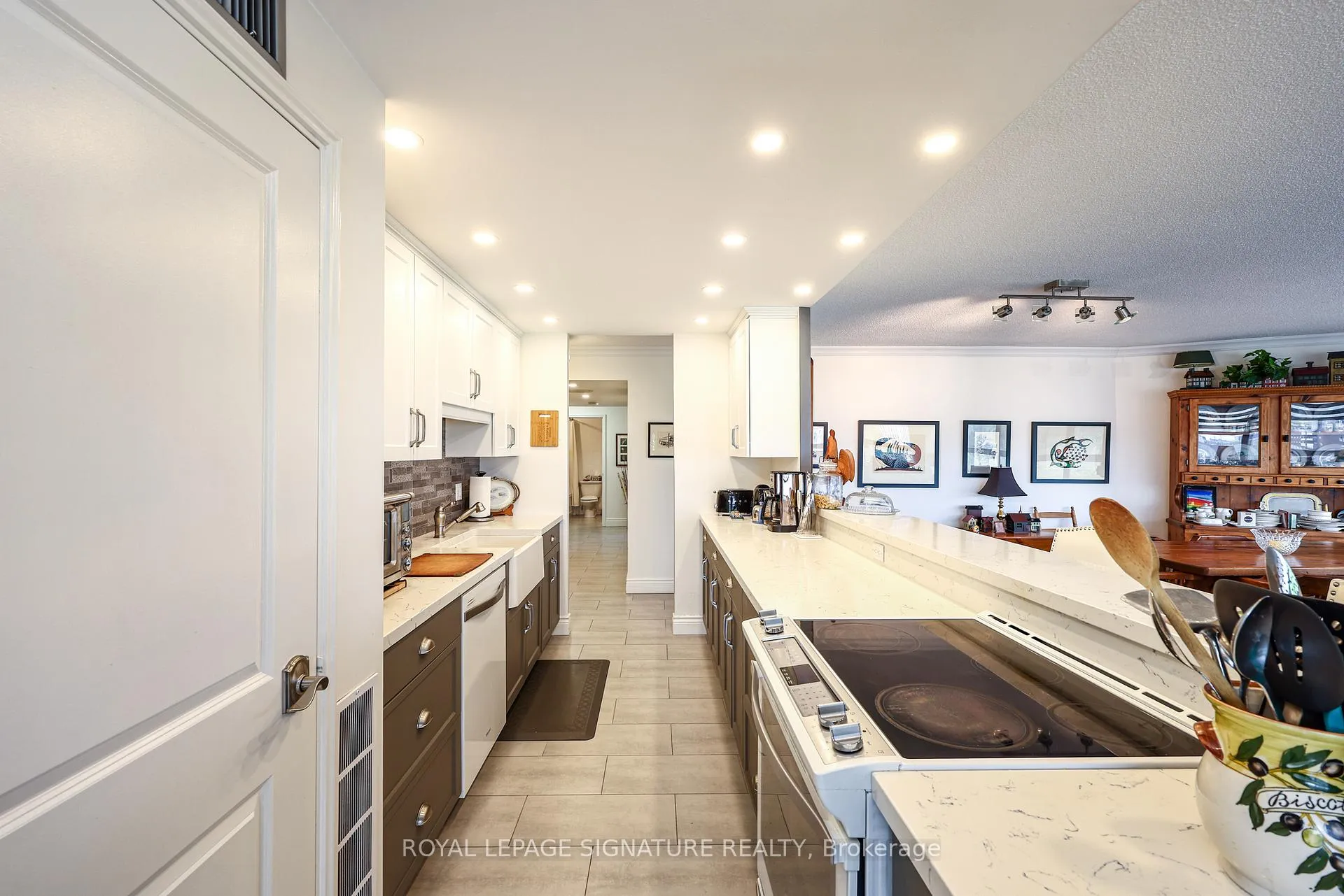 Photo 12 of Unit 907, 1300 Bloor Street, Mississauga, Applewood — HOMEH