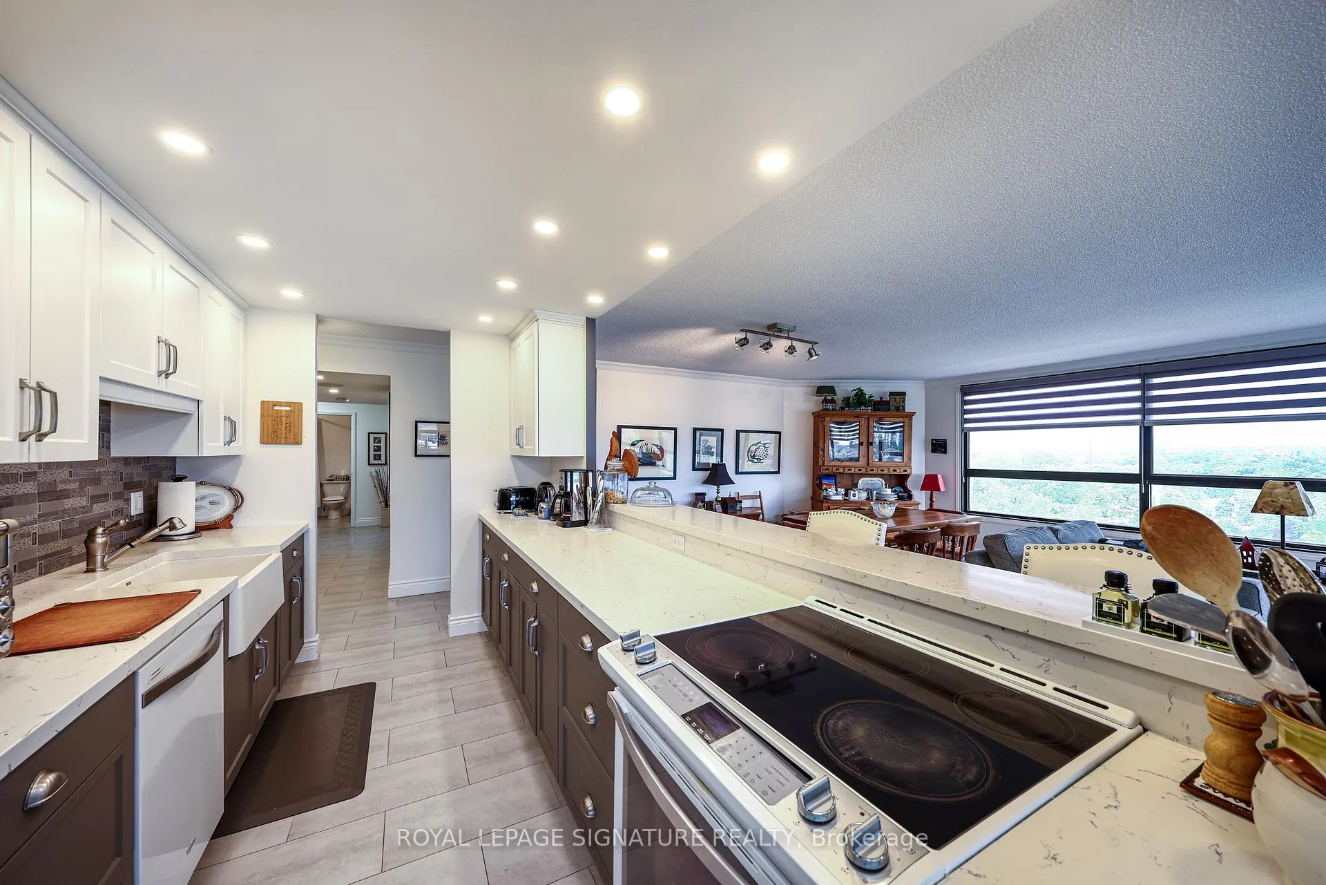 Photo 13 of Unit 907, 1300 Bloor Street, Mississauga, Applewood — HOMEH