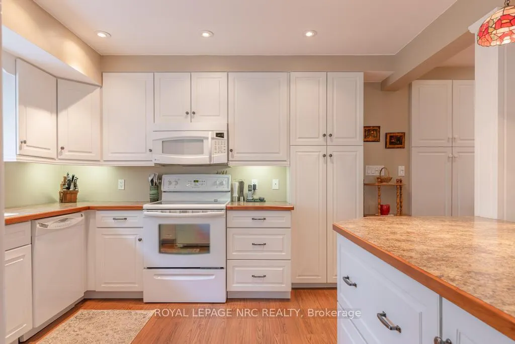 Photo 8 of 18 Cartier Drive, St. Catharines, Vine/Linwell — HOMEH