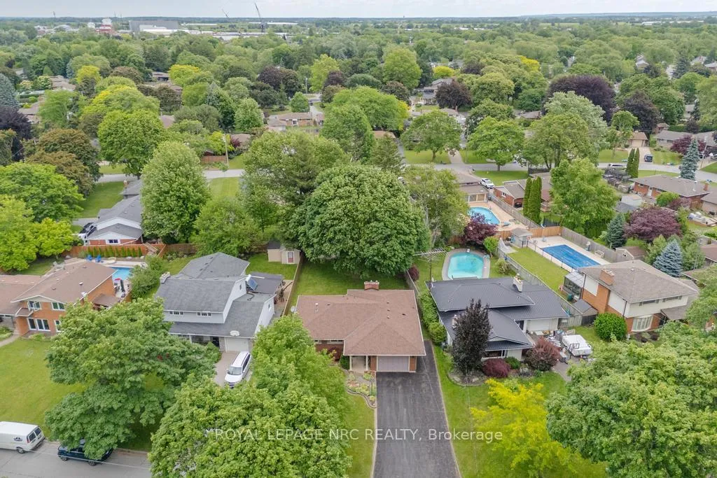 Photo 38 of 18 Cartier Drive, St. Catharines, Vine/Linwell — HOMEH