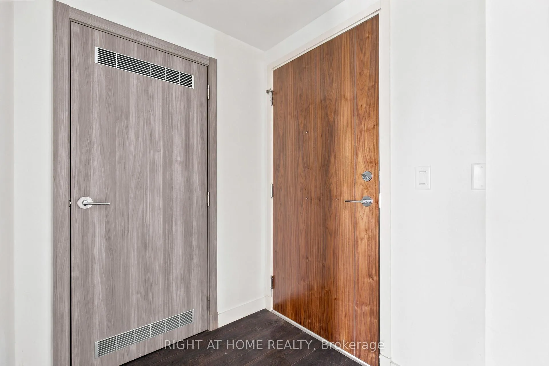 Photo 5 of Unit 2107, 25 McMahon Drive, North York, Bayview Village — HOMEH