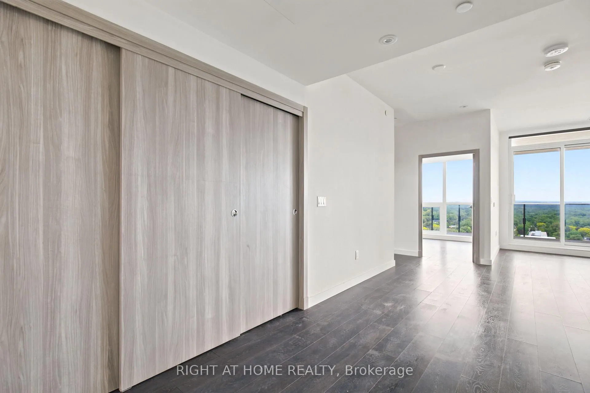 Photo 6 of Unit 2107, 25 McMahon Drive, North York, Bayview Village — HOMEH