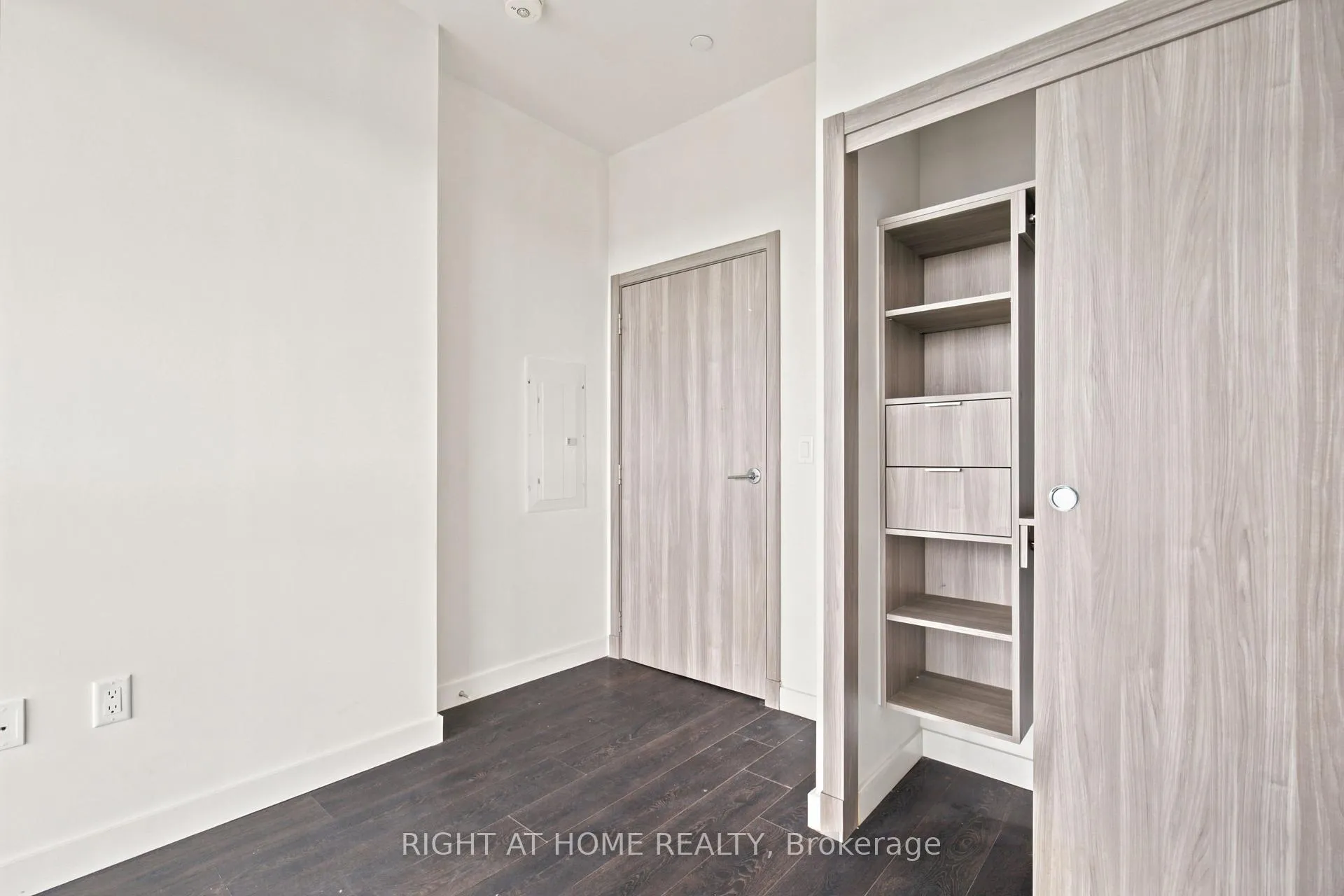 Photo 12 of Unit 2107, 25 McMahon Drive, North York, Bayview Village — HOMEH