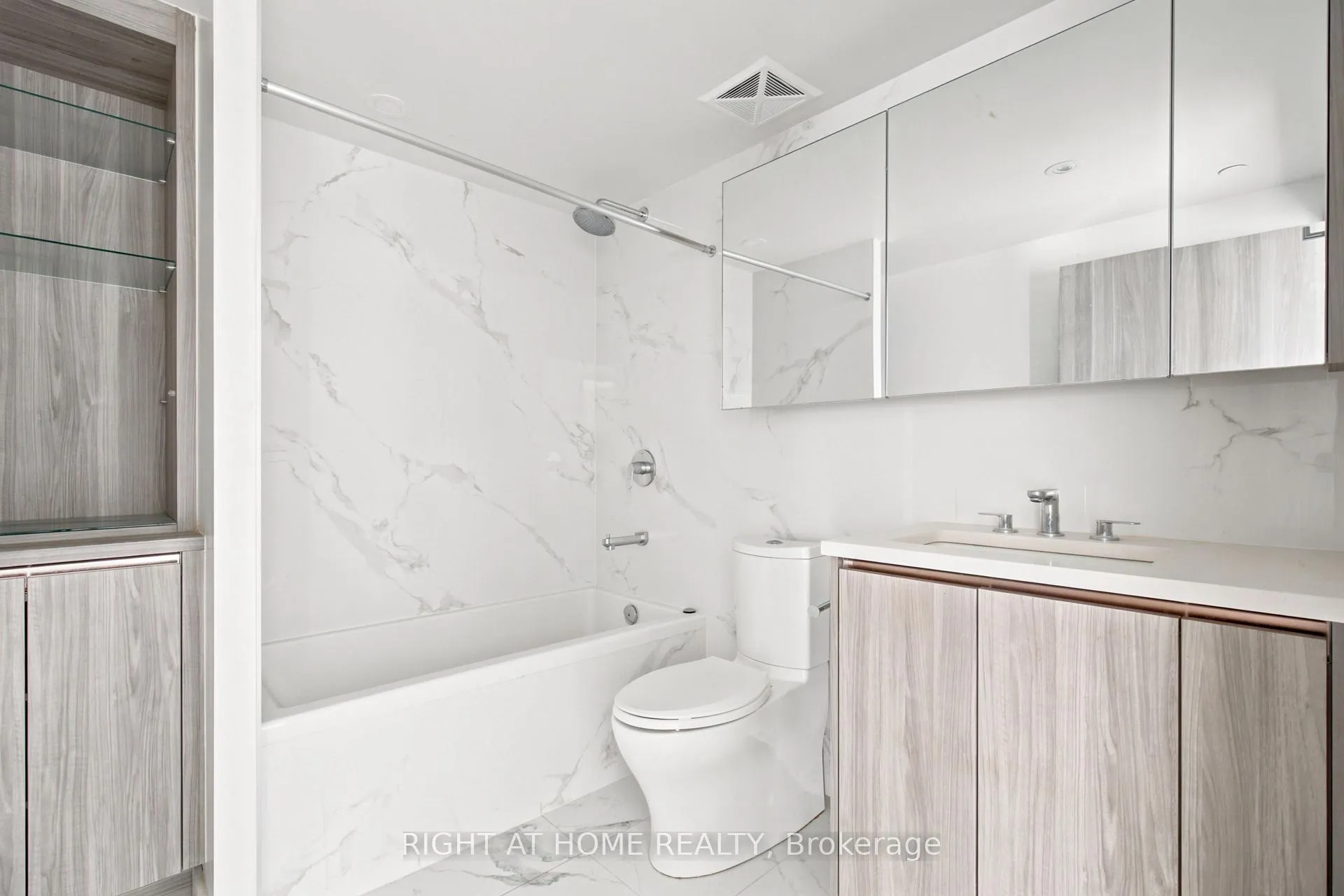 Photo 13 of Unit 2107, 25 McMahon Drive, North York, Bayview Village — HOMEH