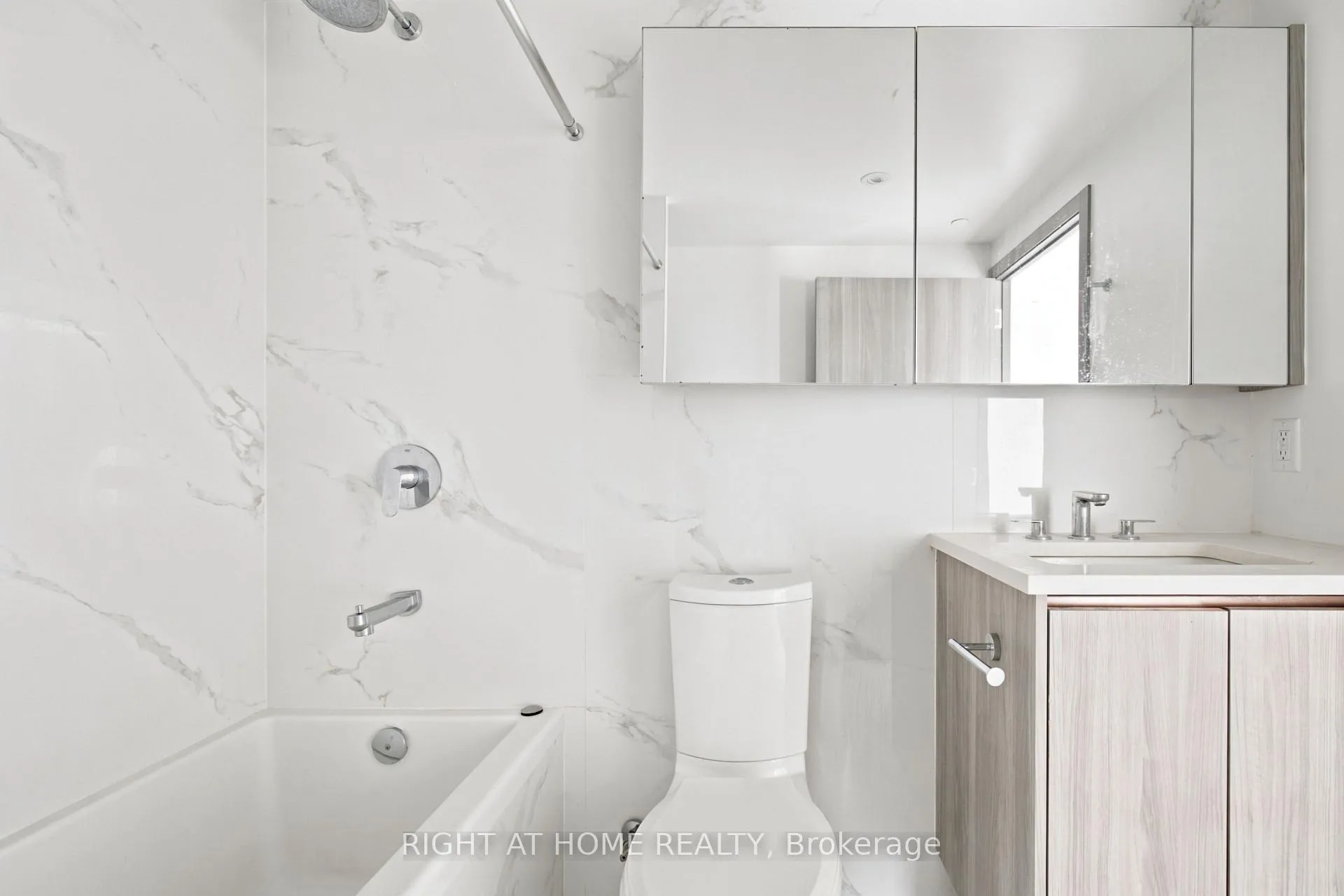 Photo 14 of Unit 2107, 25 McMahon Drive, North York, Bayview Village — HOMEH