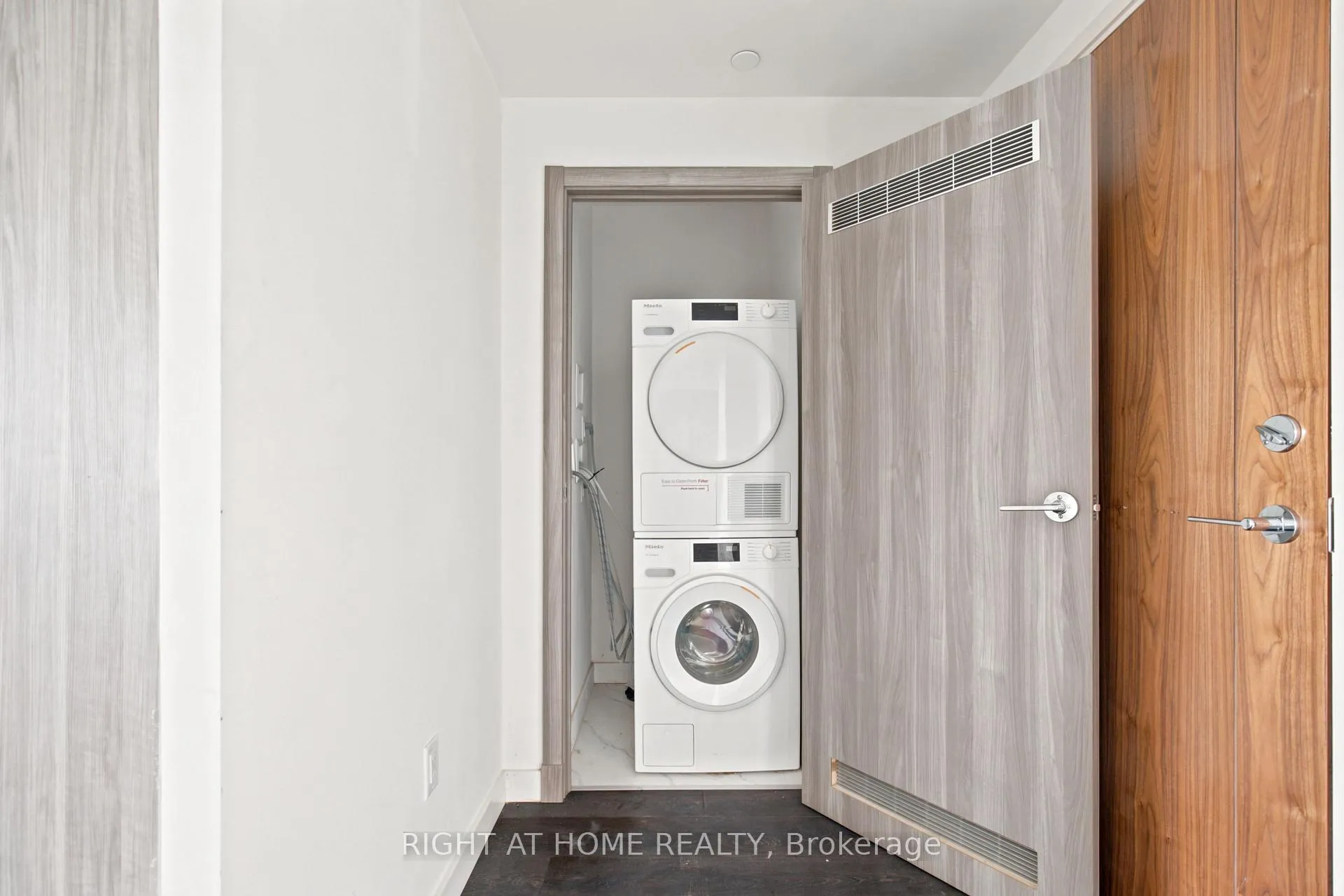 Photo 18 of Unit 2107, 25 McMahon Drive, North York, Bayview Village — HOMEH