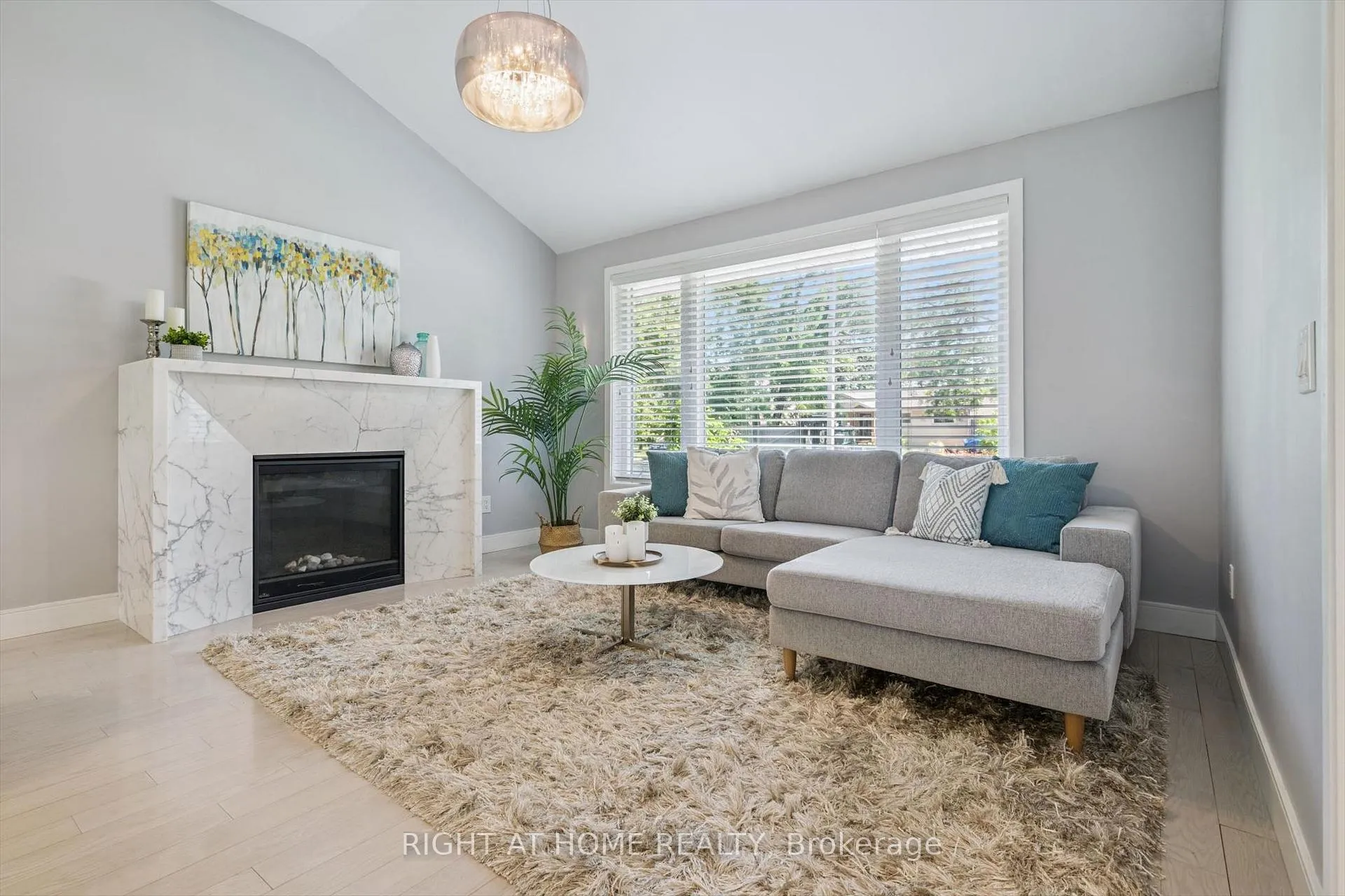 Photo 5 of 2486 Edenhurst Drive, Mississauga, Cooksville — HOMEH