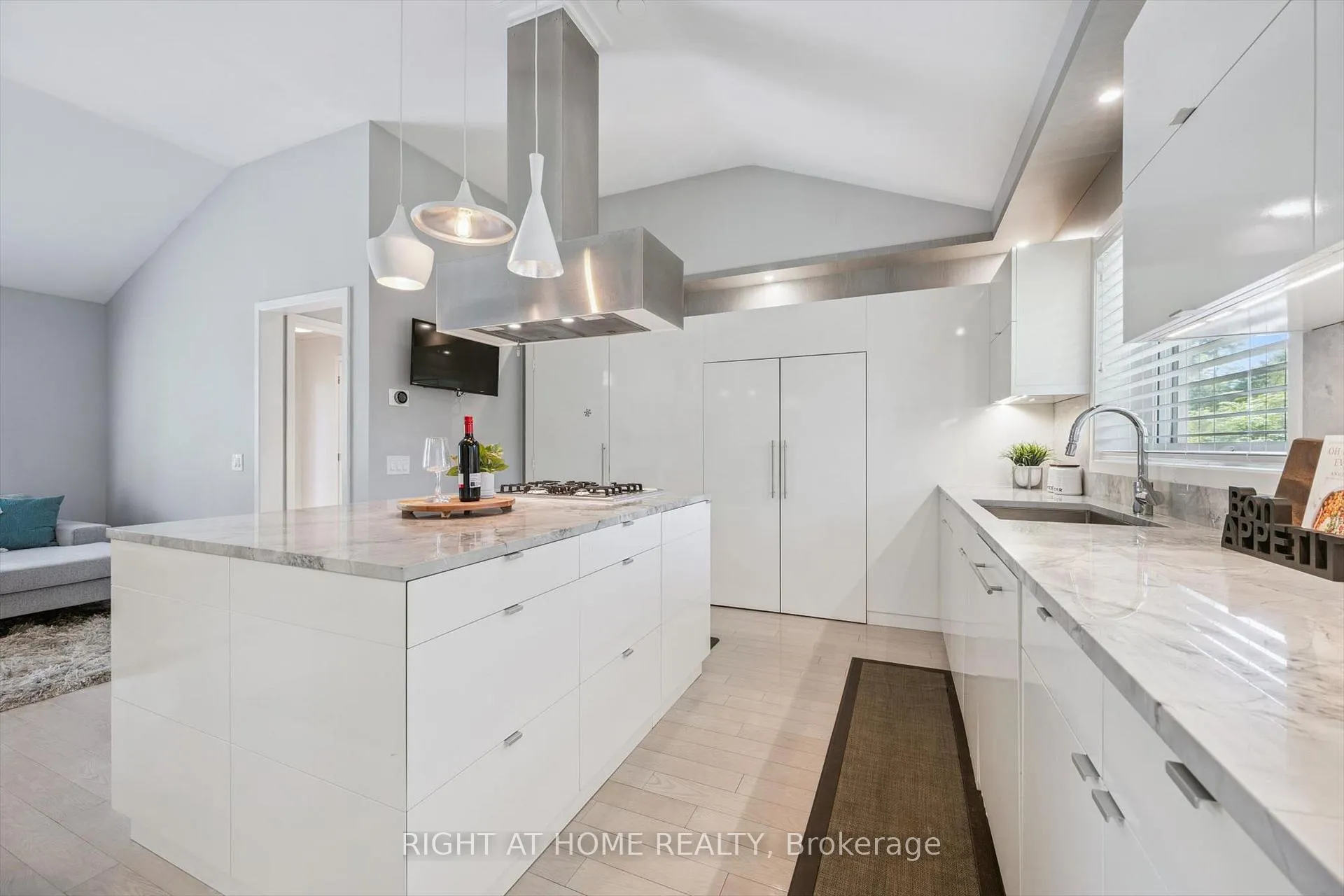 Photo 10 of 2486 Edenhurst Drive, Mississauga, Cooksville — HOMEH