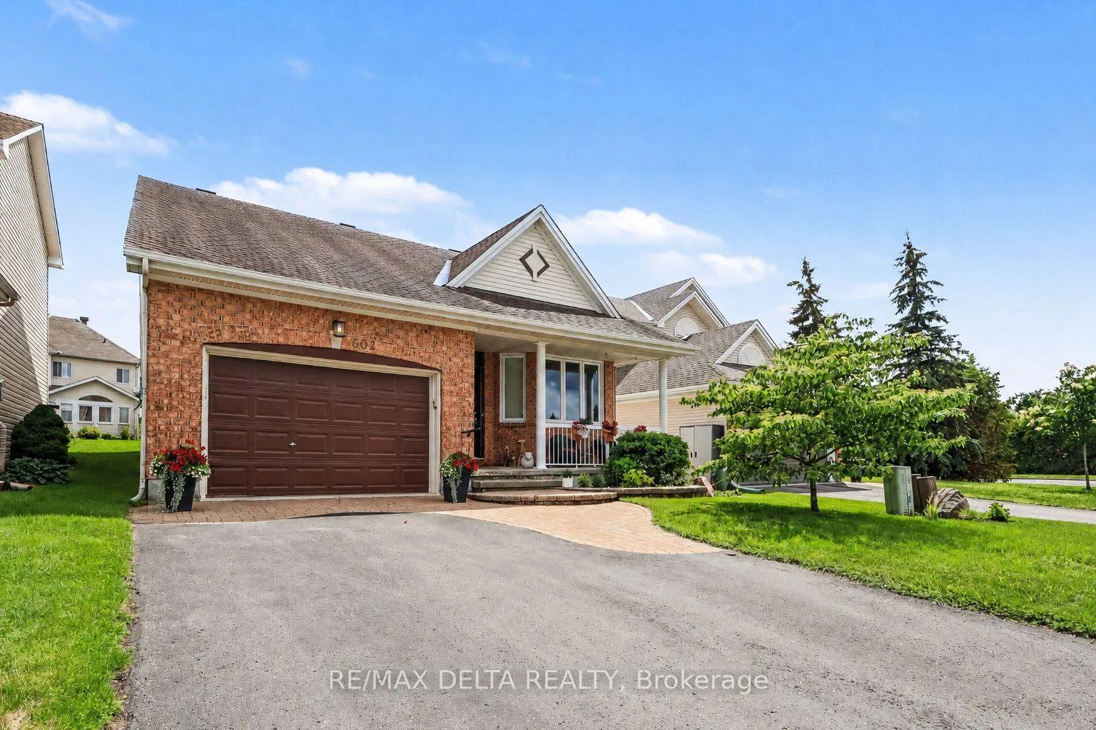 Photo 2 of 604 Valin Street, Ottawa, Fallingbrook/Gardenway South — HOMEH