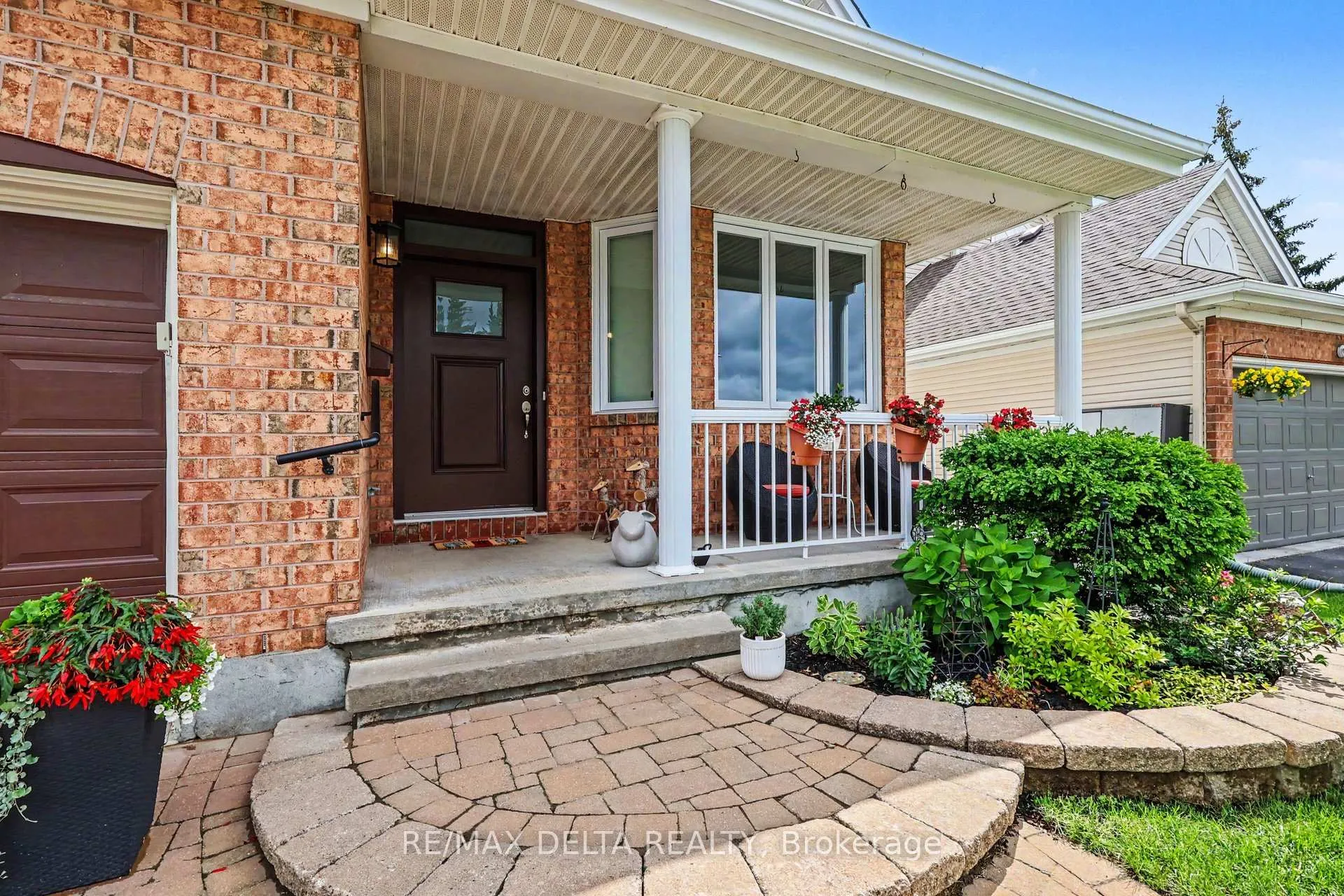 Photo 4 of 604 Valin Street, Ottawa, Fallingbrook/Gardenway South — HOMEH