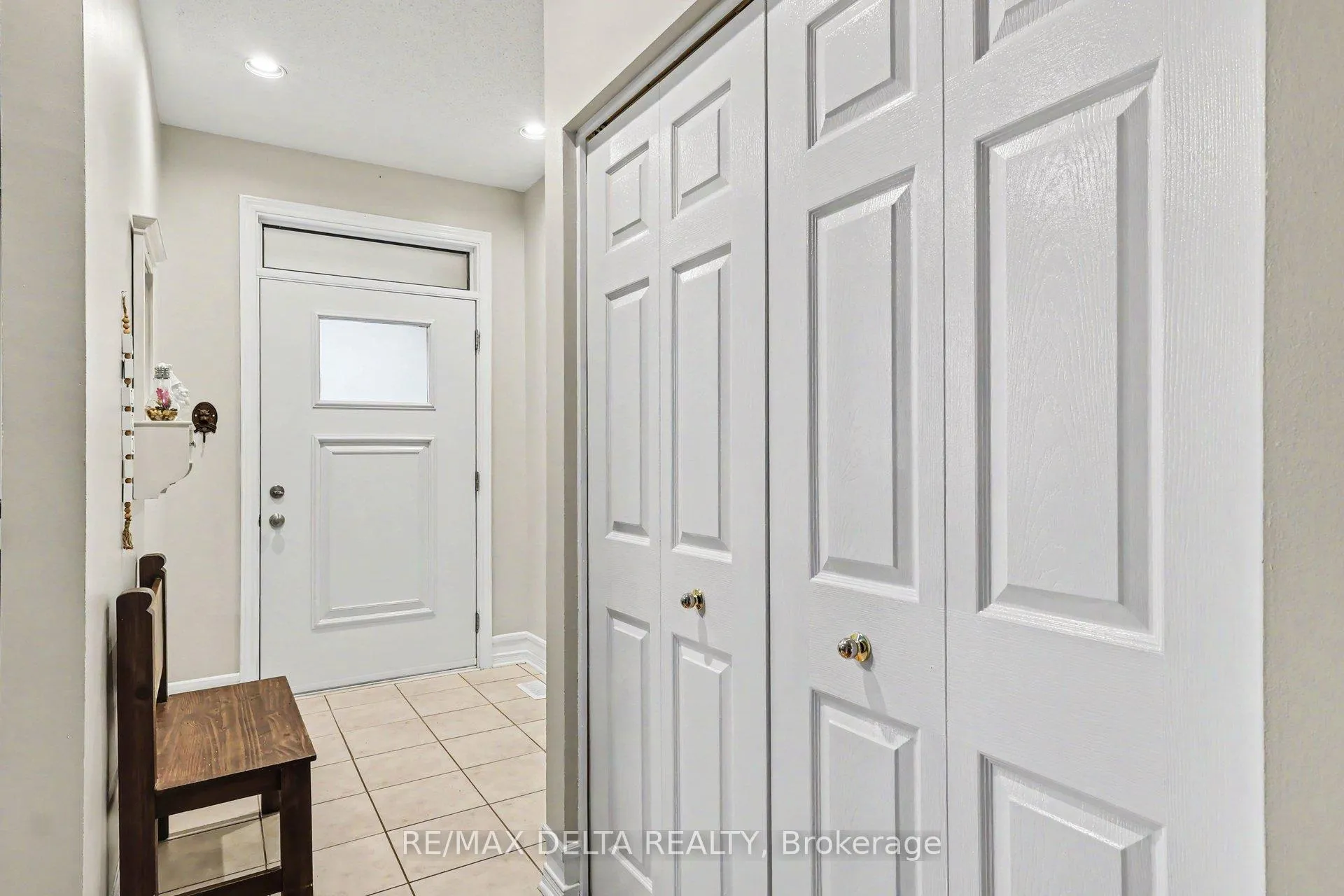 Photo 5 of 604 Valin Street, Ottawa, Fallingbrook/Gardenway South — HOMEH