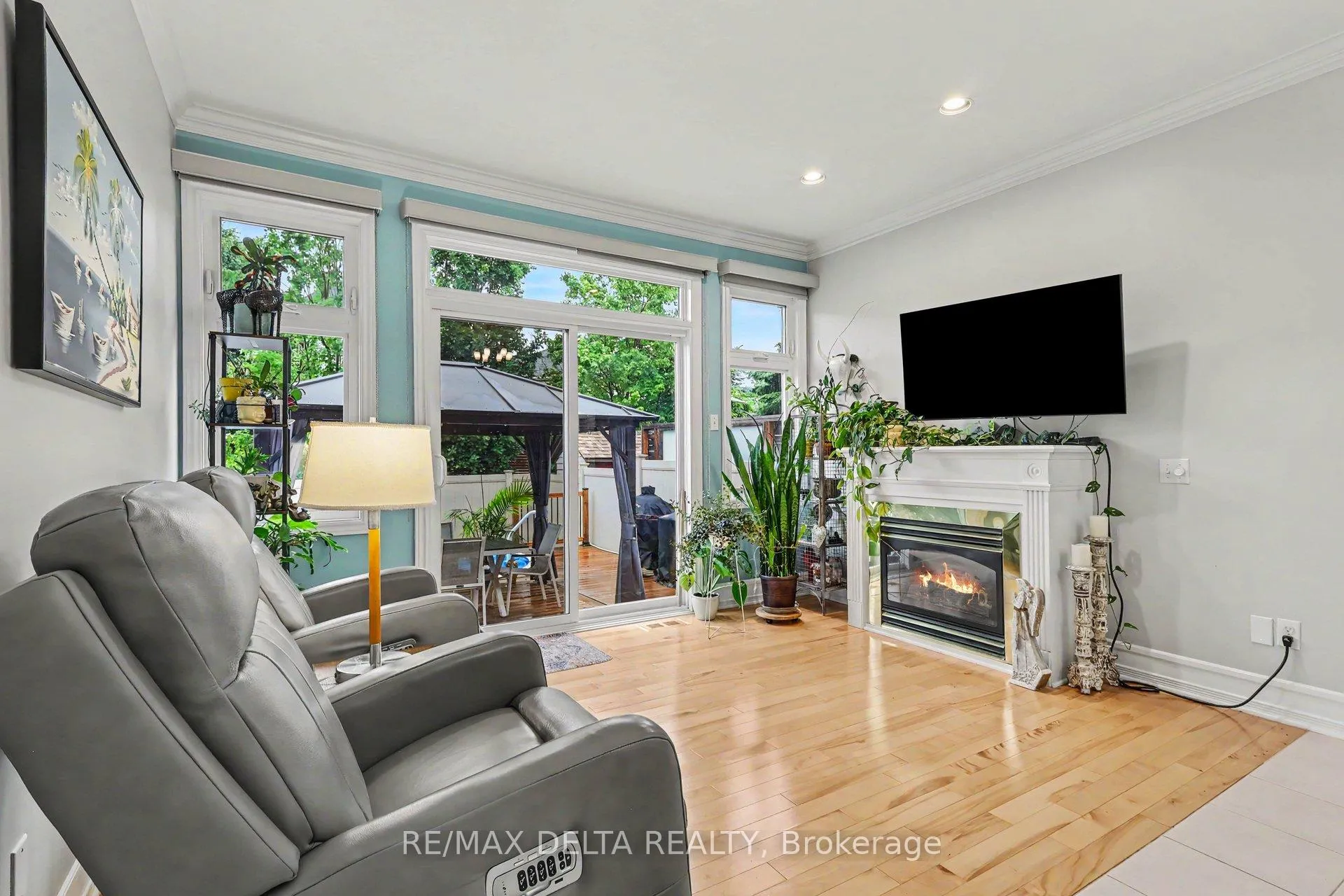 Photo 10 of 604 Valin Street, Ottawa, Fallingbrook/Gardenway South — HOMEH