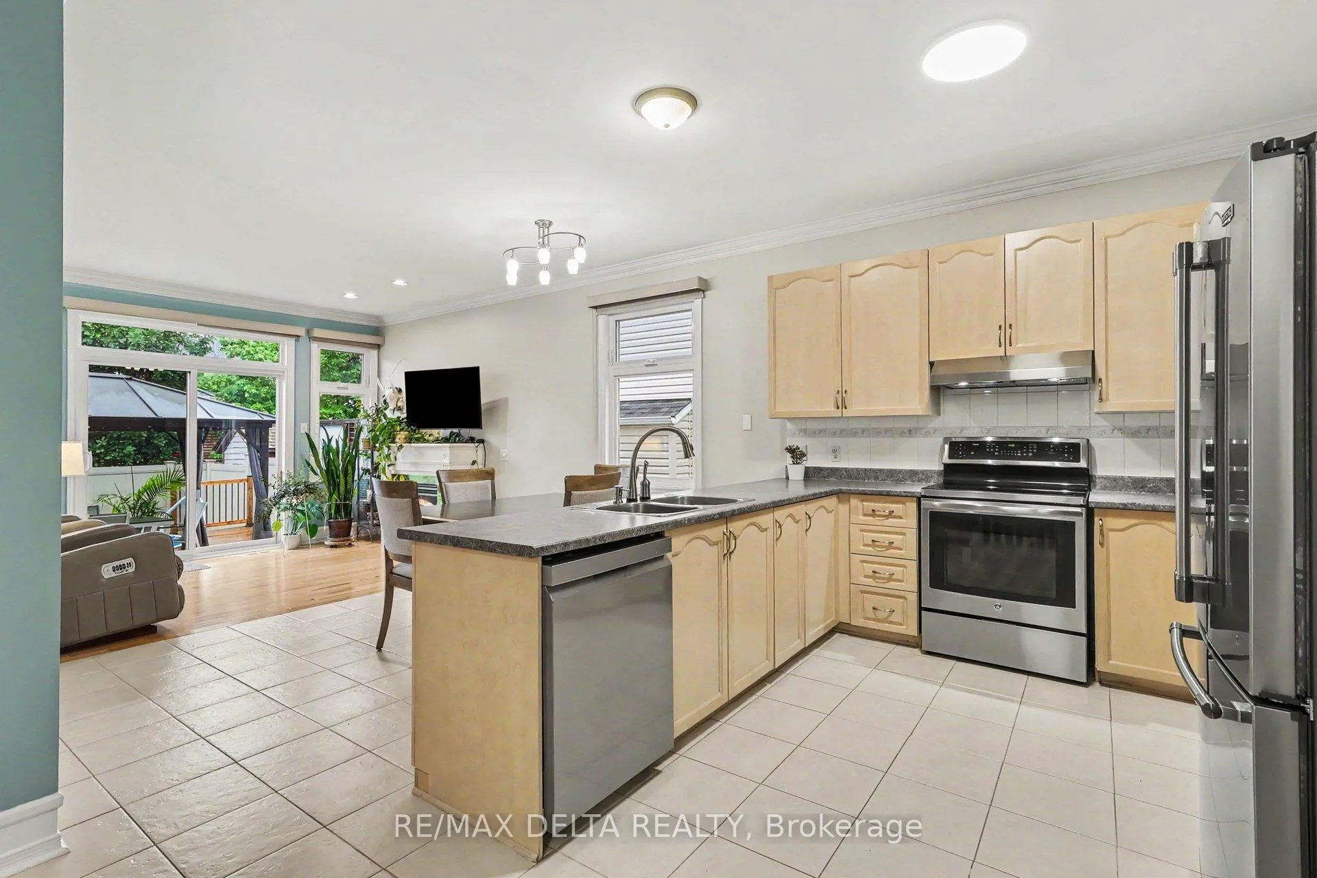 Photo 13 of 604 Valin Street, Ottawa, Fallingbrook/Gardenway South — HOMEH