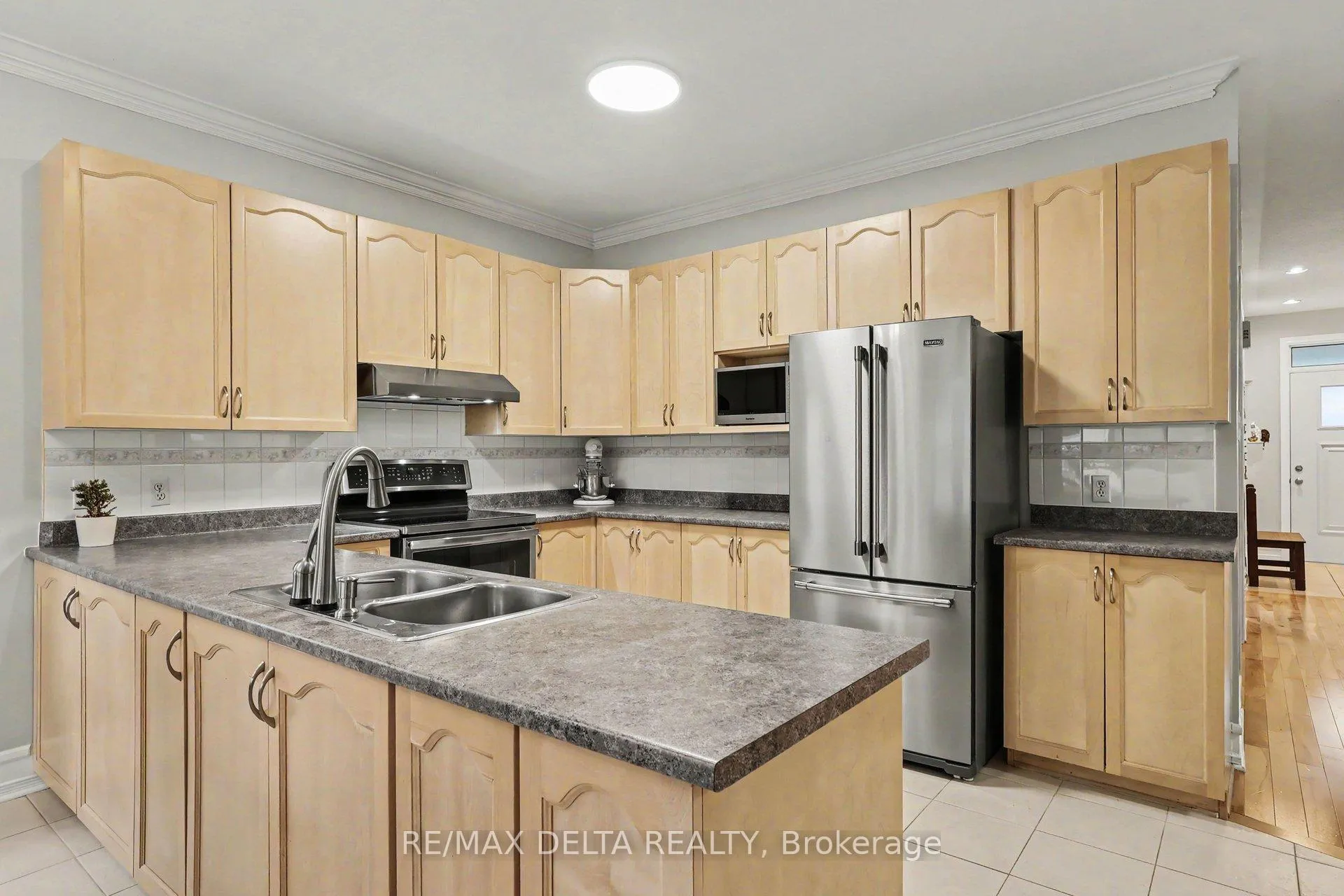 Photo 15 of 604 Valin Street, Ottawa, Fallingbrook/Gardenway South — HOMEH
