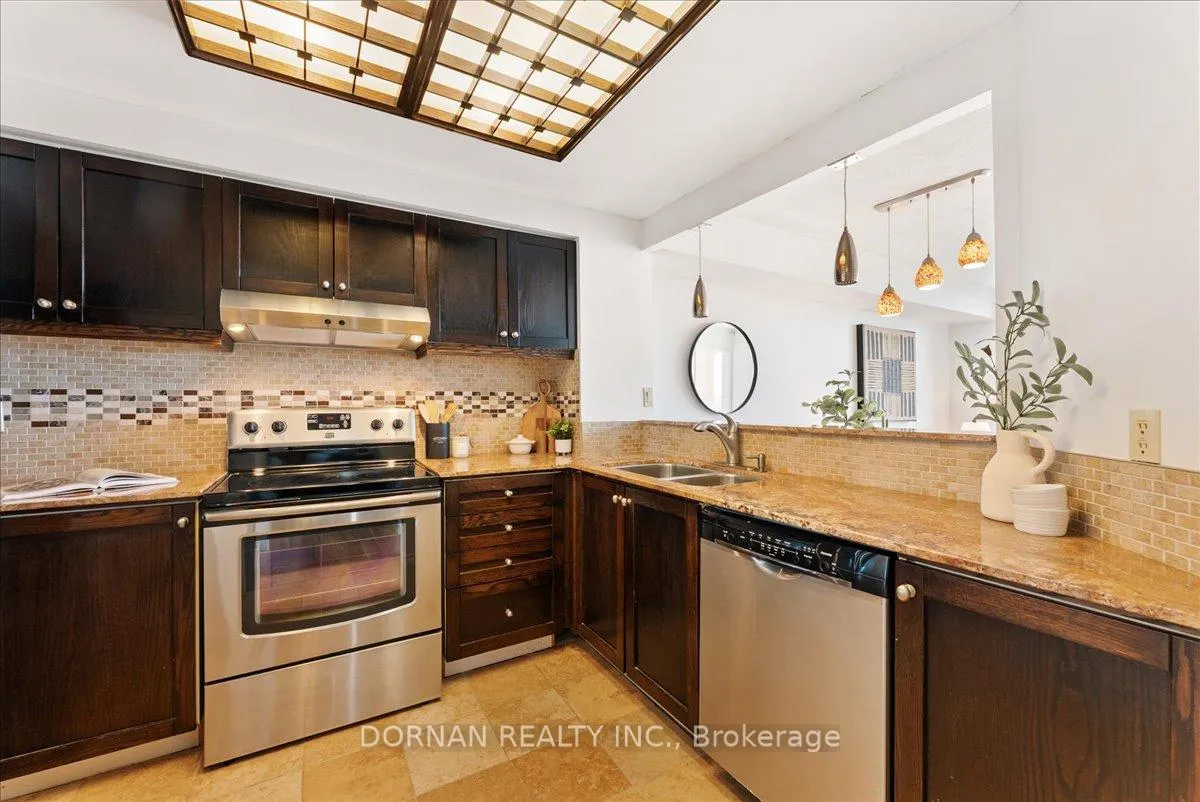 Photo 6 of Unit 1112, 711 Rossland Road E, Whitby, Pringle Creek — HOMEH
