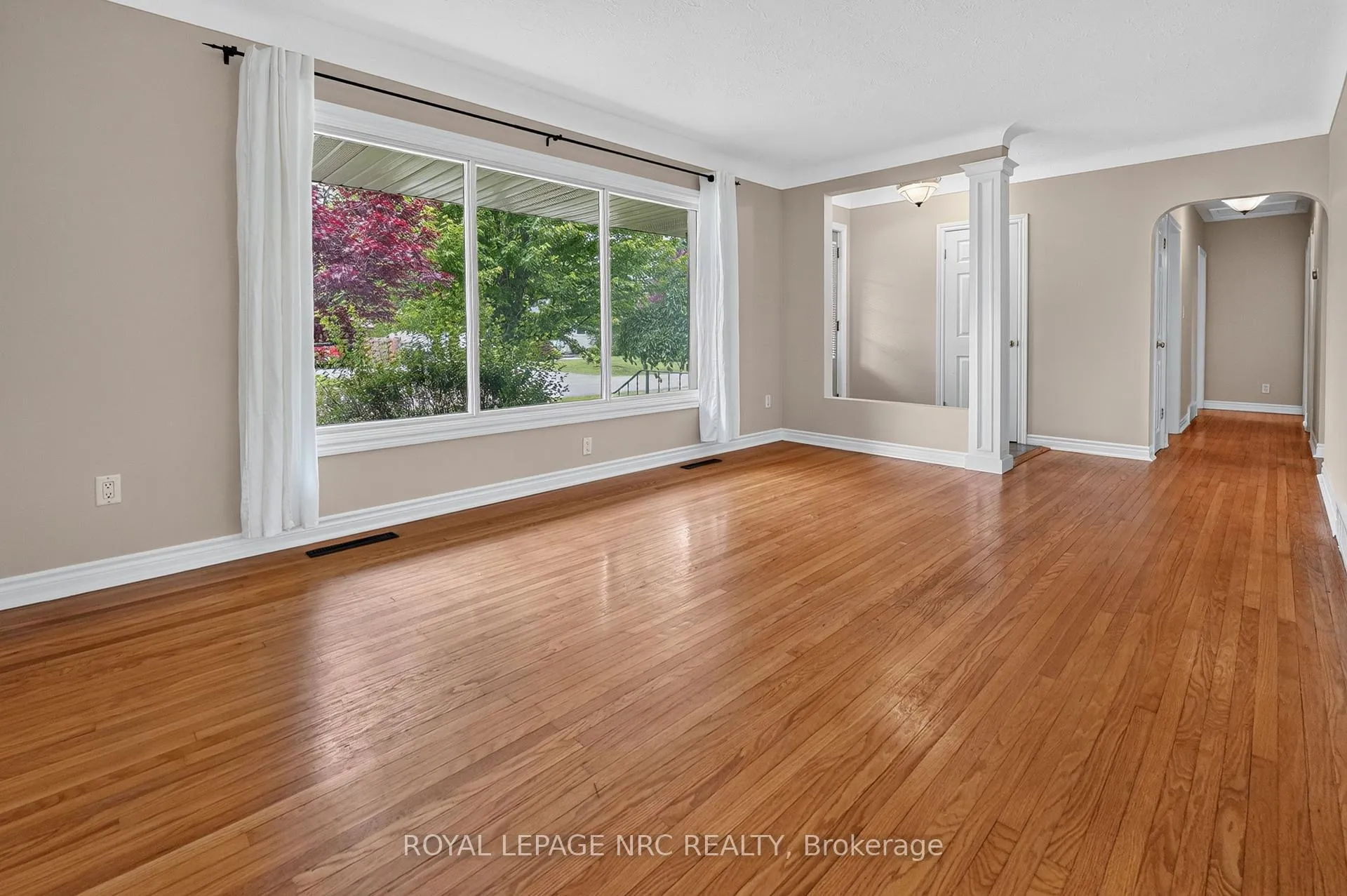 Photo 5 of 22 Mckenzie Street, St. Catharines, Bunting/Linwell — HOMEH