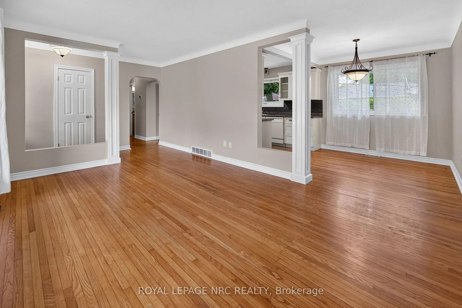 Photo 6 of 22 Mckenzie Street, St. Catharines, Bunting/Linwell — HOMEH