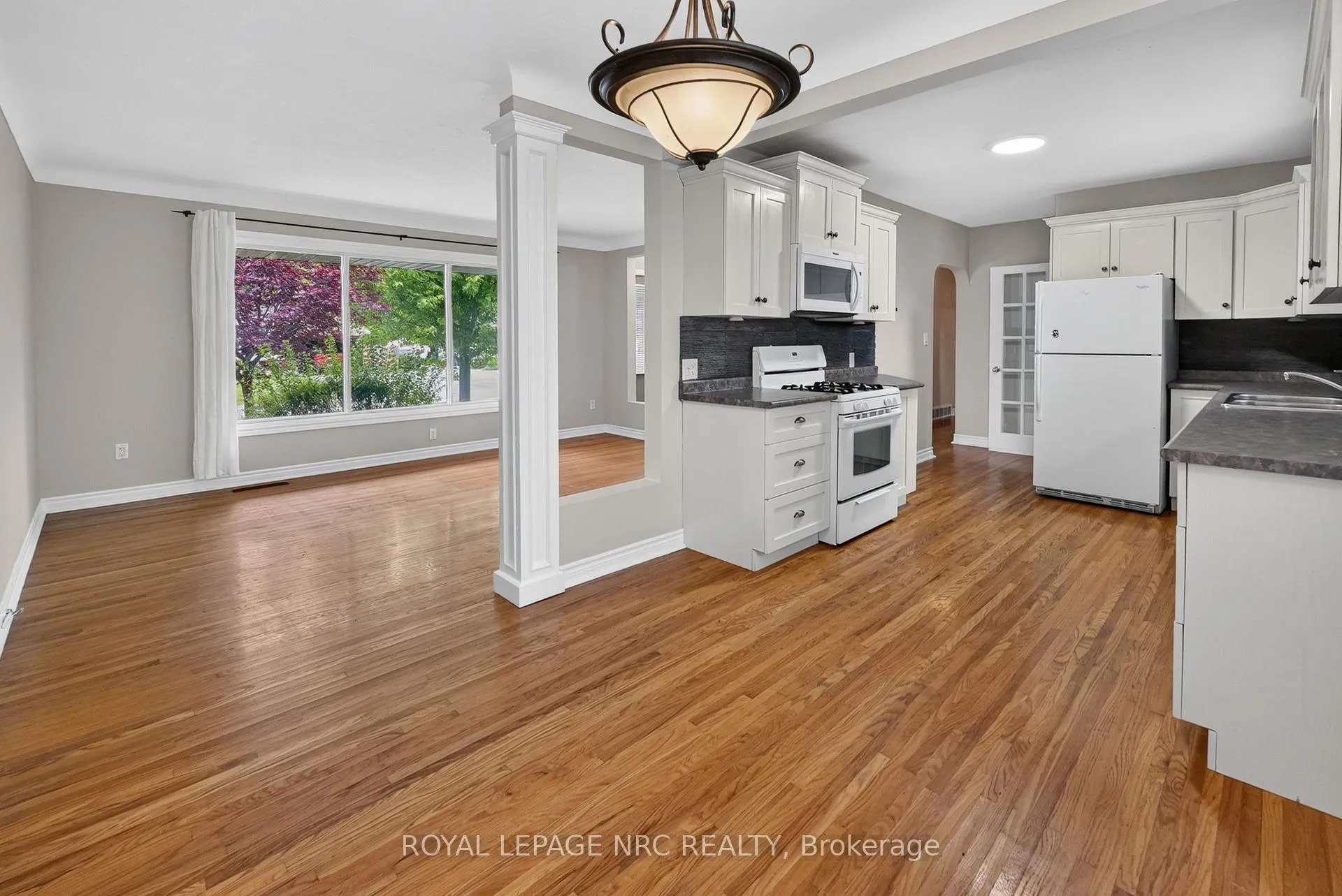 Photo 8 of 22 Mckenzie Street, St. Catharines, Bunting/Linwell — HOMEH