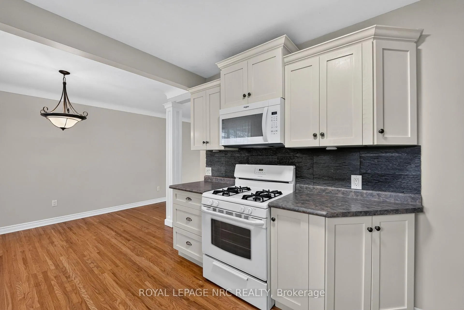 Photo 11 of 22 Mckenzie Street, St. Catharines, Bunting/Linwell — HOMEH