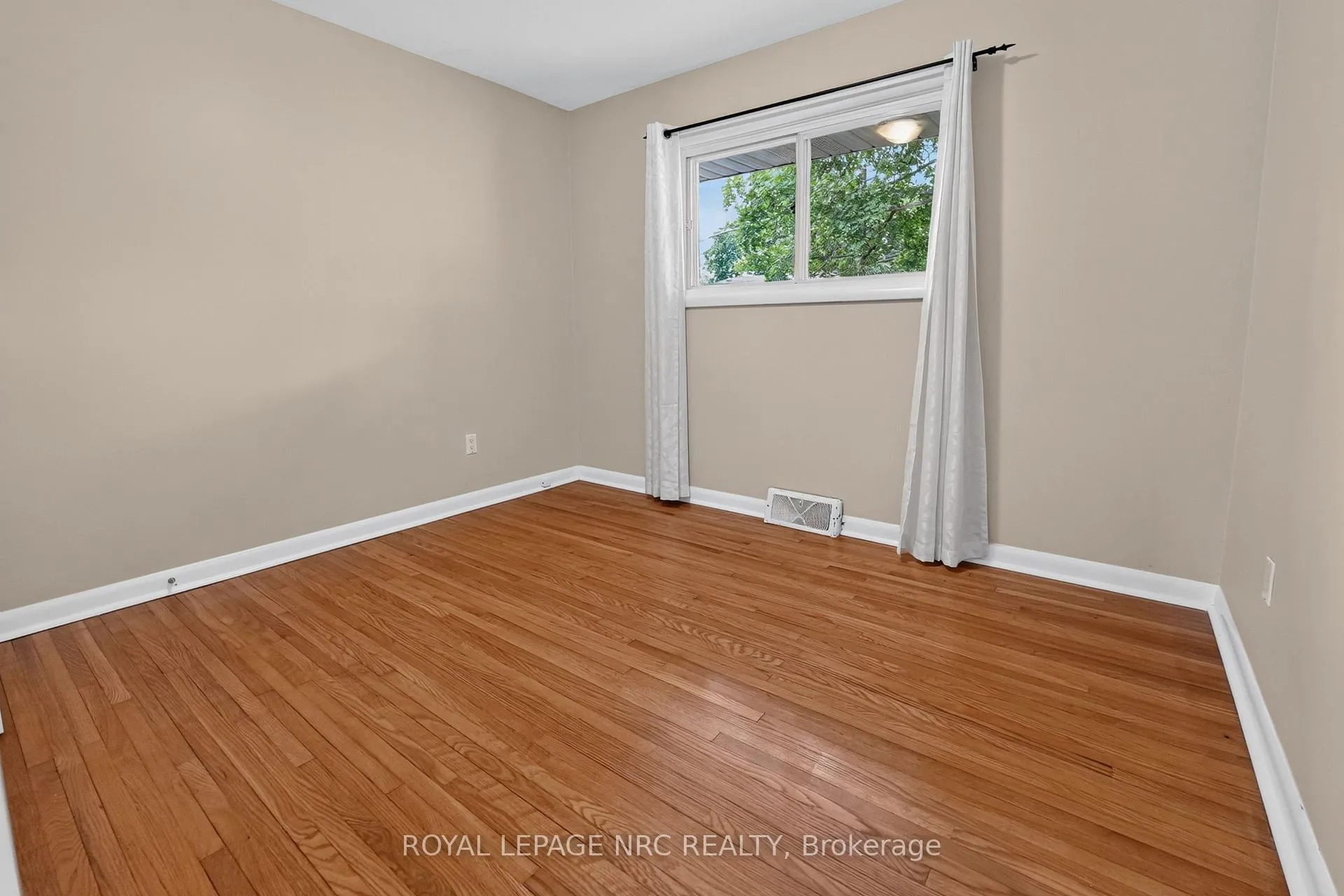 Photo 16 of 22 Mckenzie Street, St. Catharines, Bunting/Linwell — HOMEH