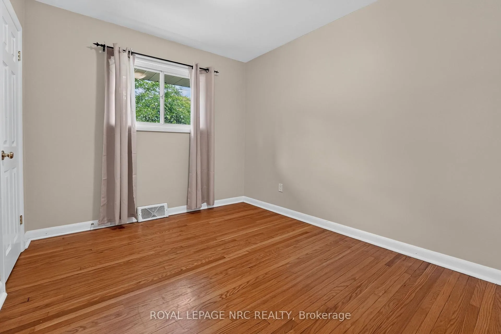 Photo 18 of 22 Mckenzie Street, St. Catharines, Bunting/Linwell — HOMEH
