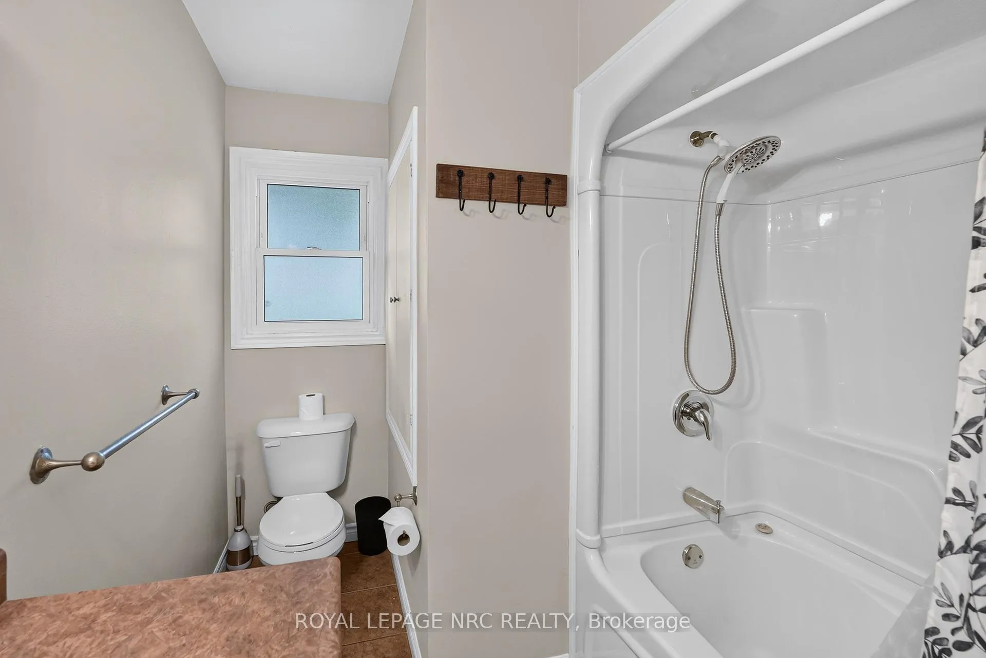 Photo 21 of 22 Mckenzie Street, St. Catharines, Bunting/Linwell — HOMEH