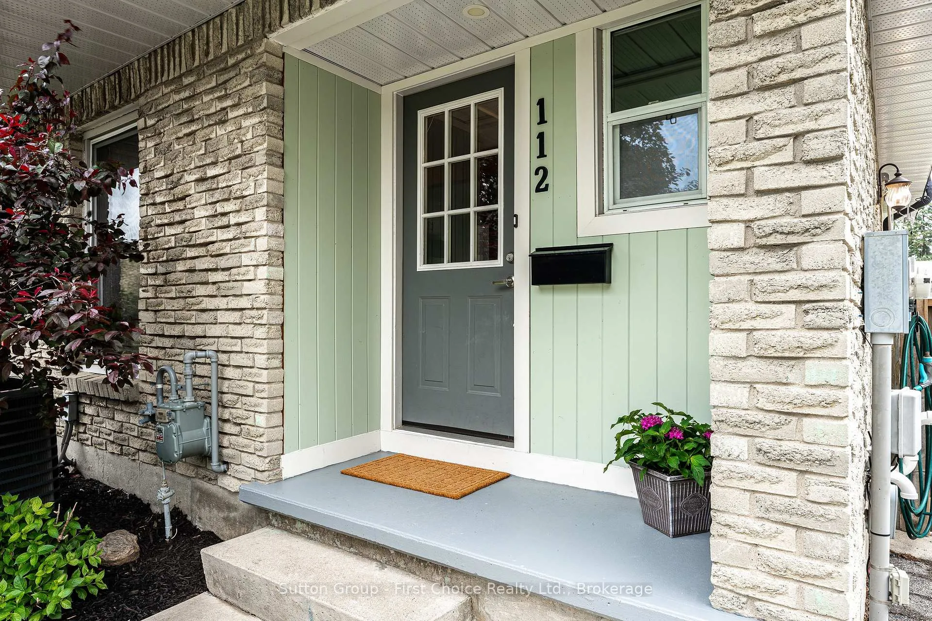 Photo 2 of 112 Kathryn Crescent, Stratford — HOMEH