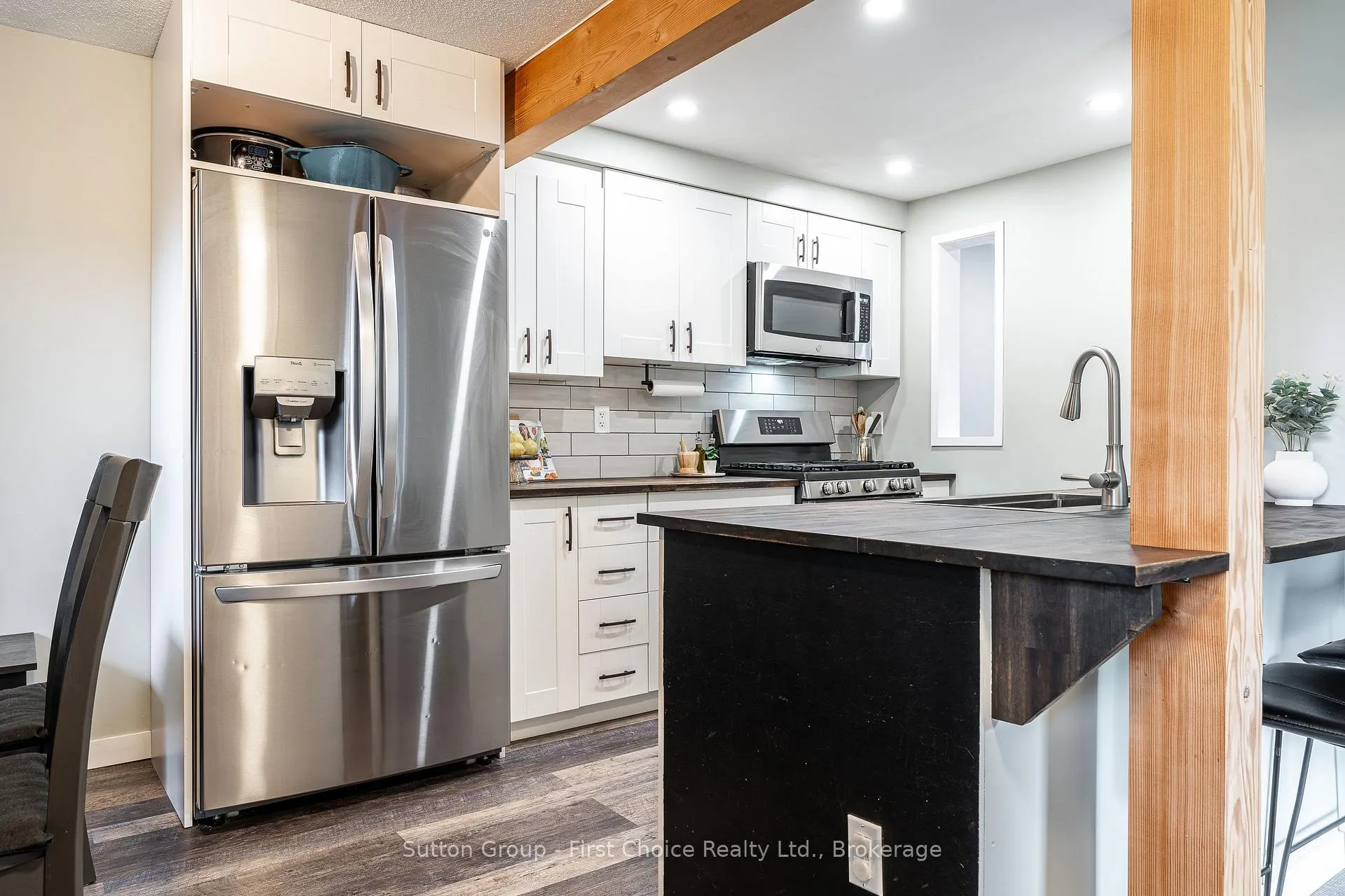 Photo 3 of 112 Kathryn Crescent, Stratford — HOMEH