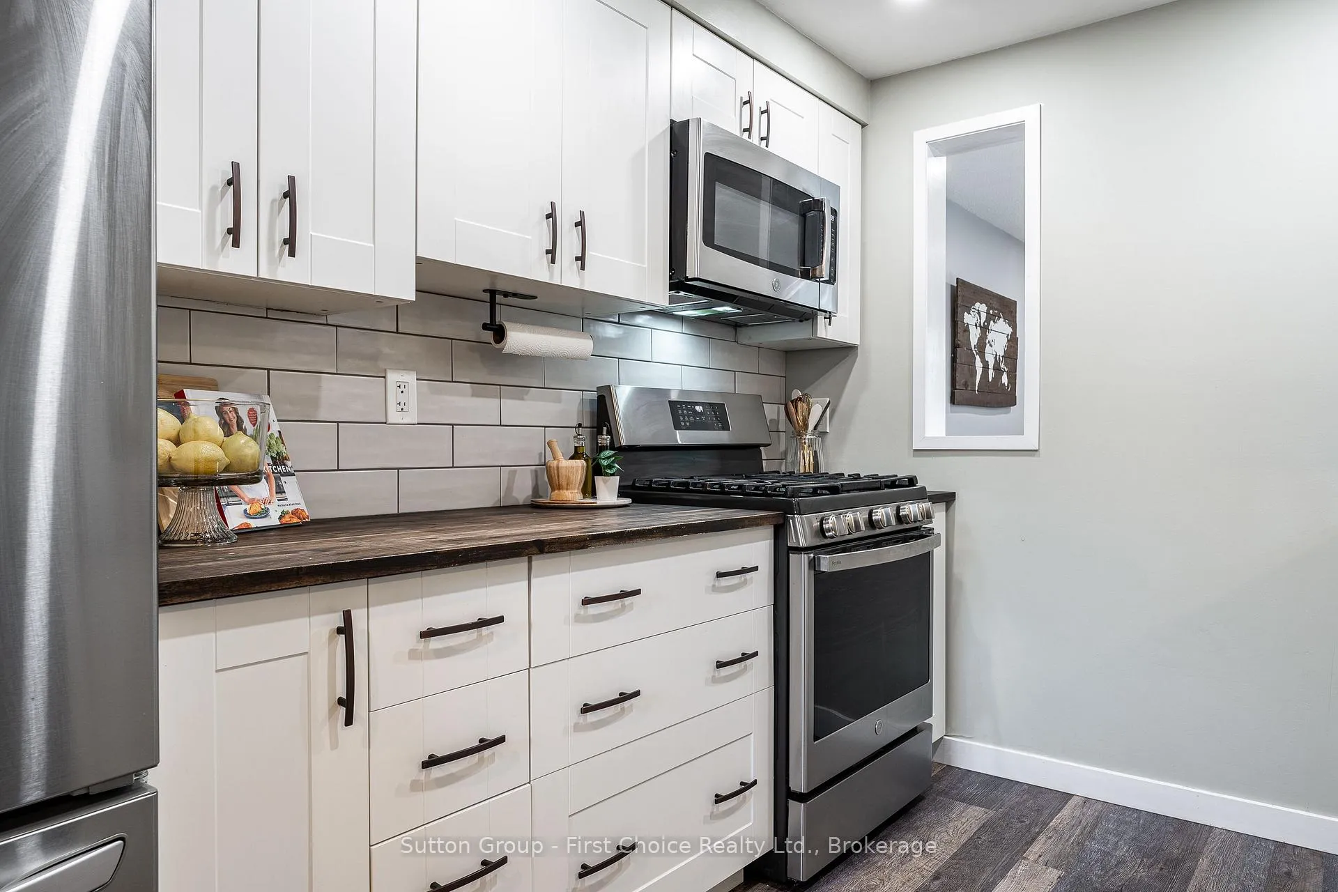 Photo 4 of 112 Kathryn Crescent, Stratford — HOMEH