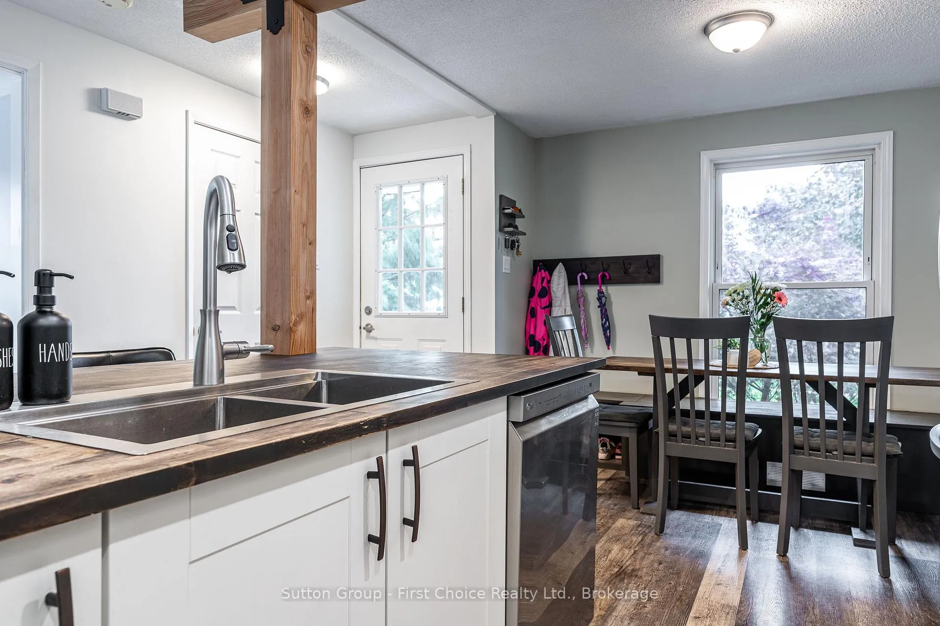 Photo 6 of 112 Kathryn Crescent, Stratford — HOMEH