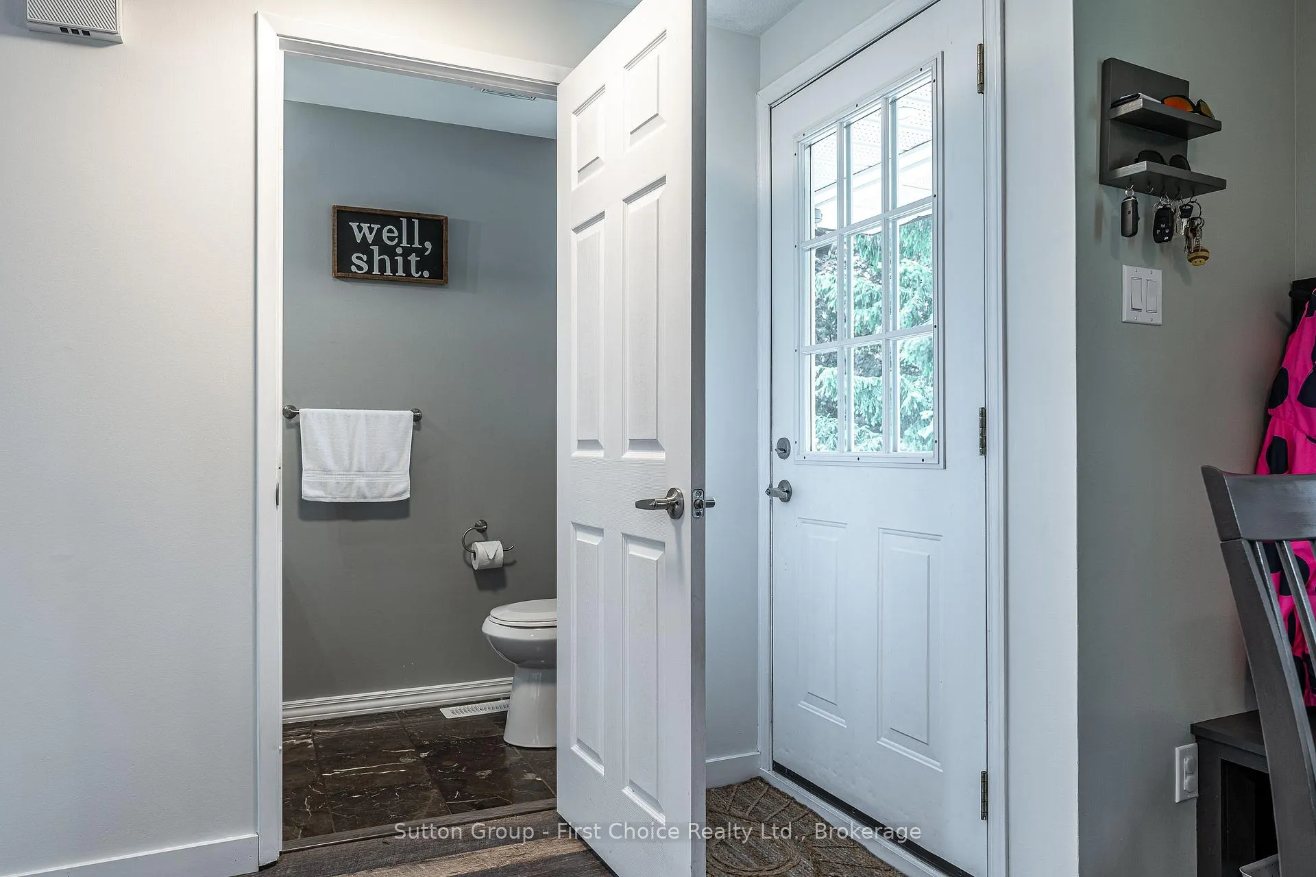 Photo 8 of 112 Kathryn Crescent, Stratford — HOMEH