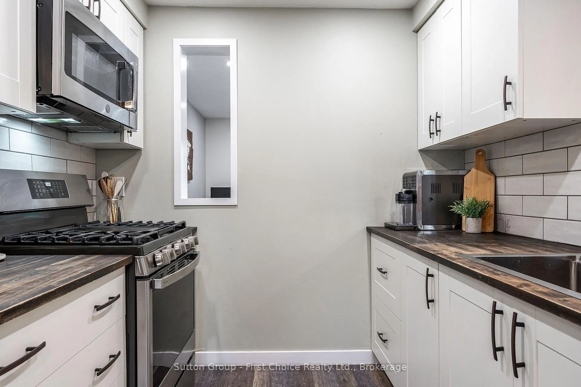 Photo 10 of 112 Kathryn Crescent, Stratford — HOMEH