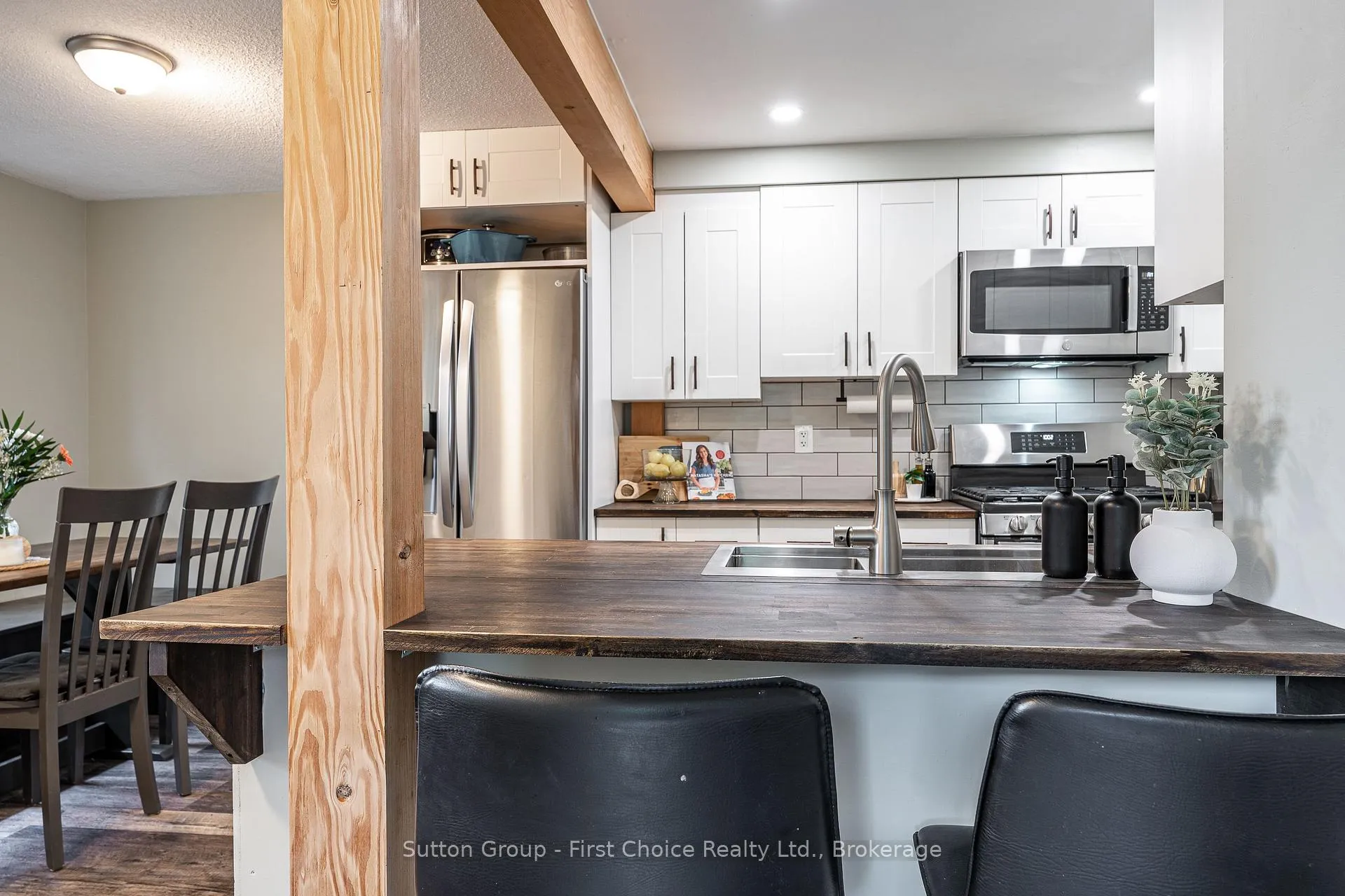 Photo 12 of 112 Kathryn Crescent, Stratford — HOMEH