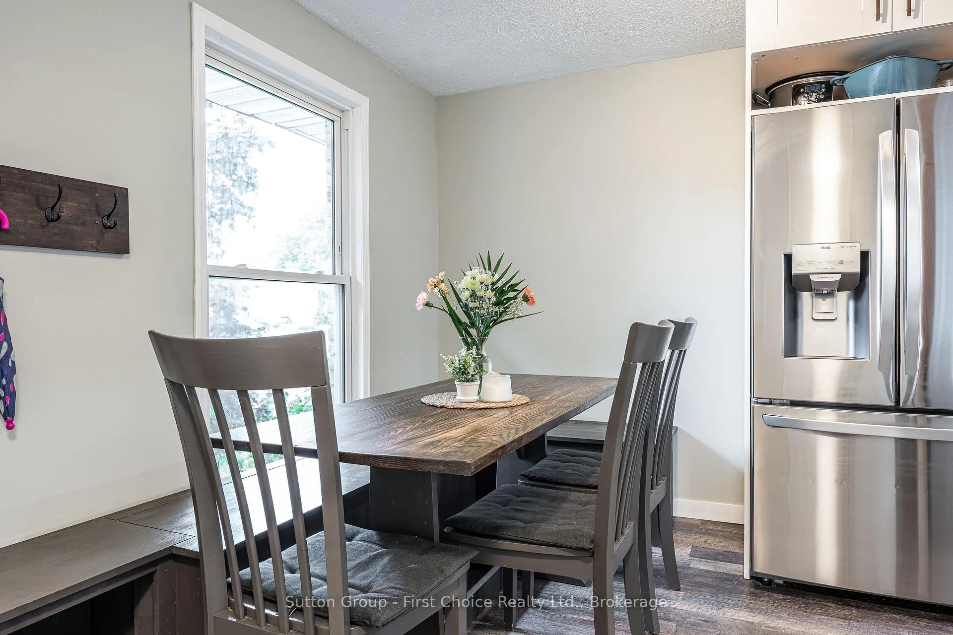 Photo 13 of 112 Kathryn Crescent, Stratford — HOMEH