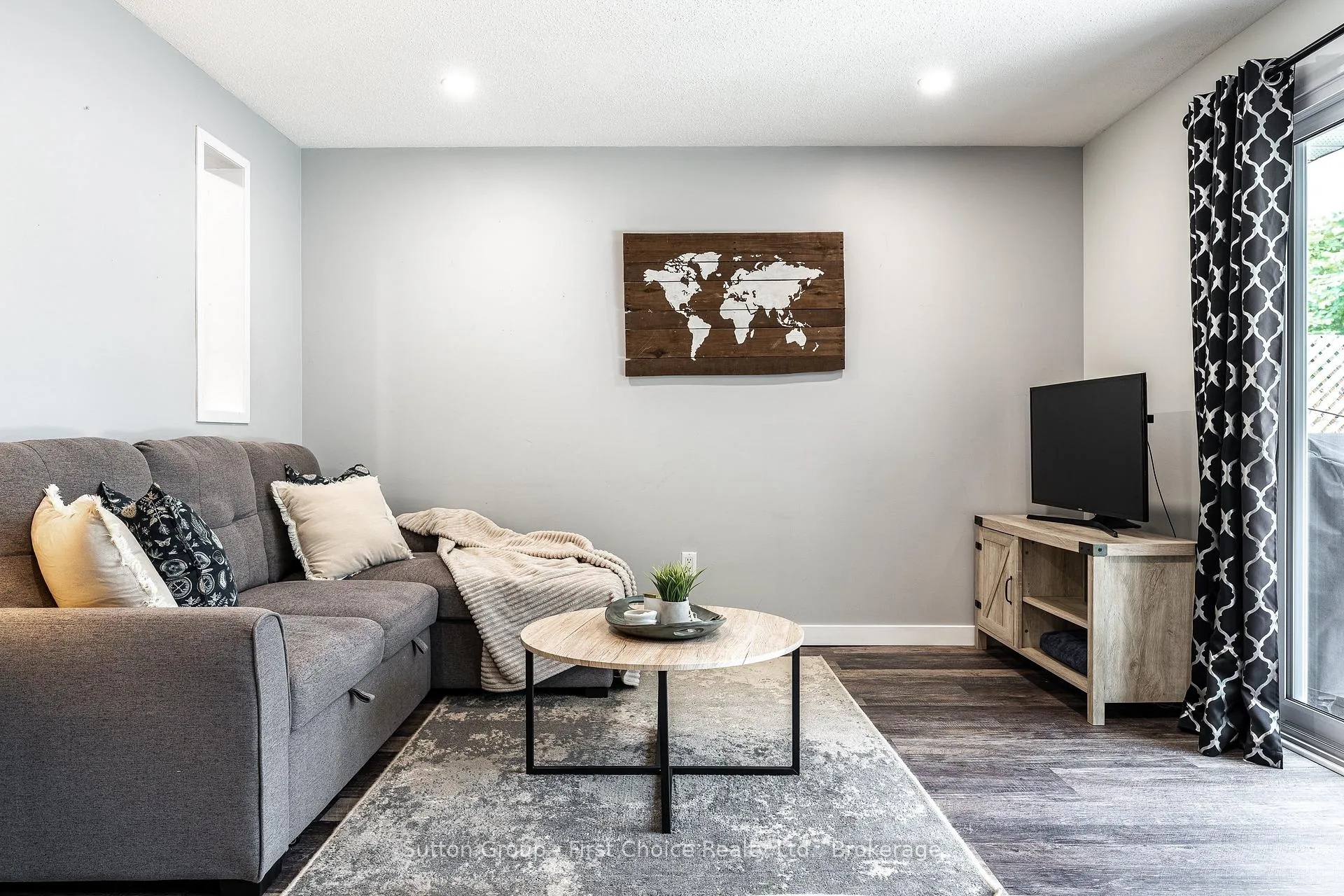 Photo 14 of 112 Kathryn Crescent, Stratford — HOMEH